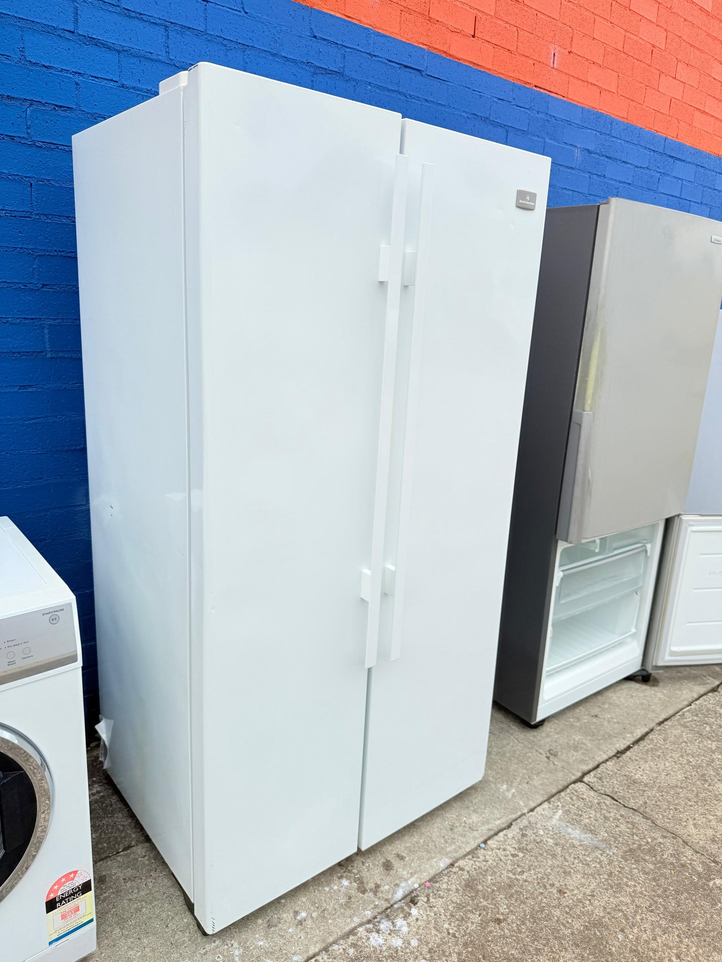 **KELVINATOR 606 LITRES SIDE BY SIDE DOOR FRIDGE FREEZER**