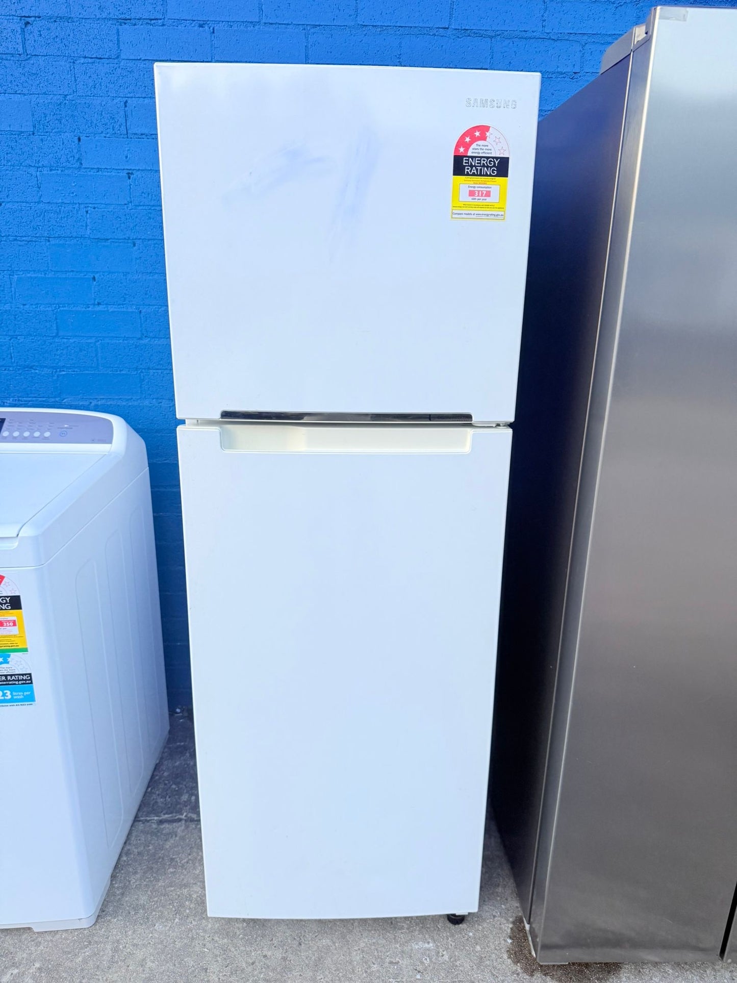 **SAMSUNG 341 LITRES FRIDGE FREEZER**