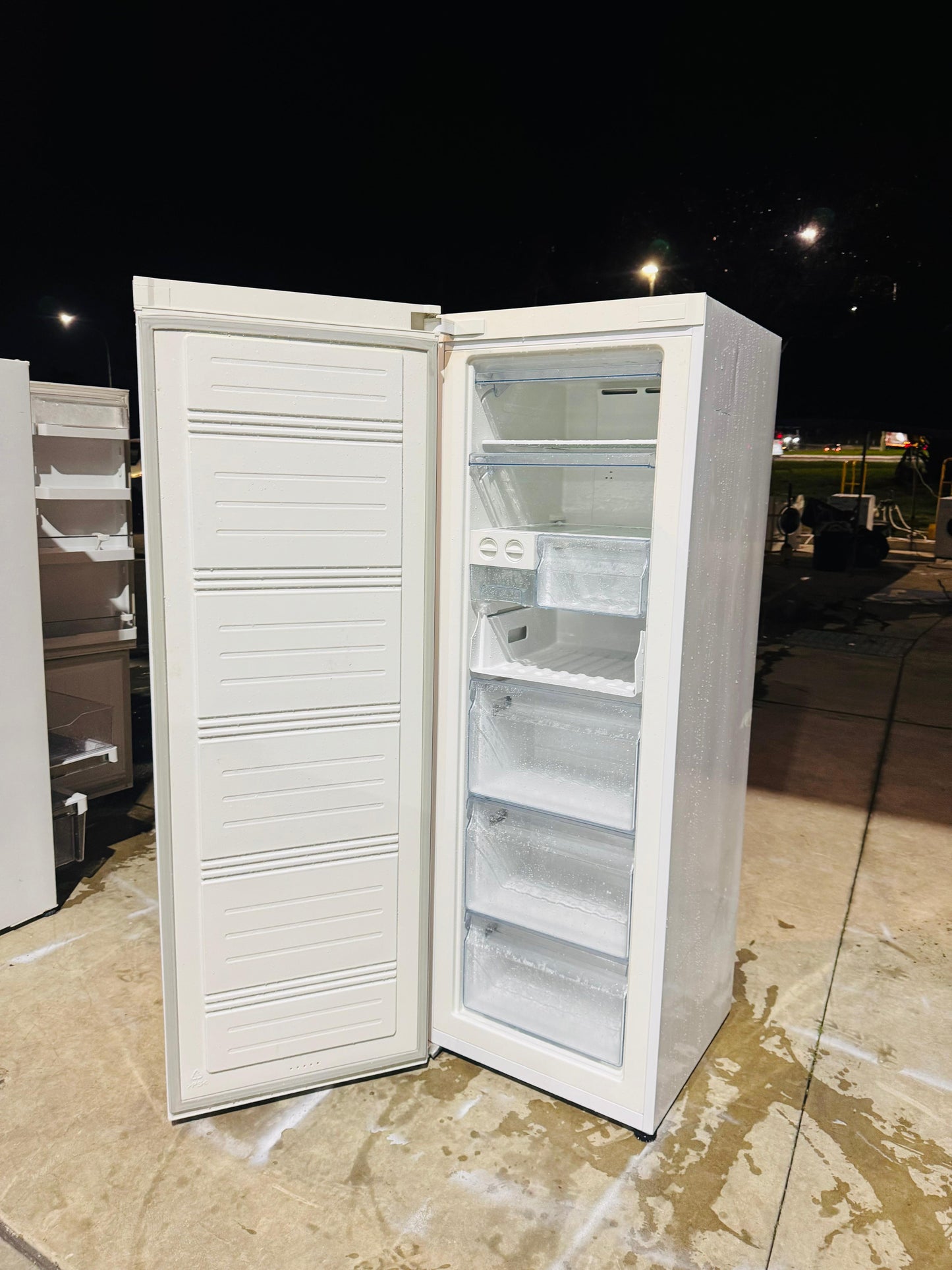 **HISENSE 280 LITRES FREEZER ONLY**