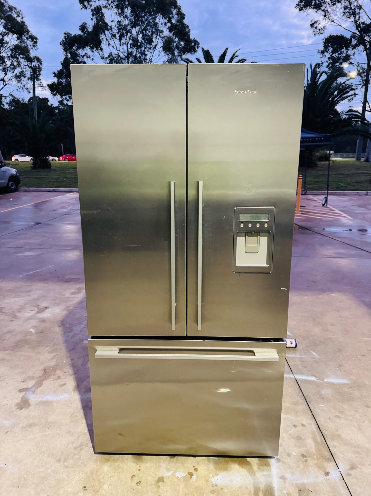 **FISHER & PAYKEL 610 LITRES FRENCH DOOR FRIDGE FREEZER**