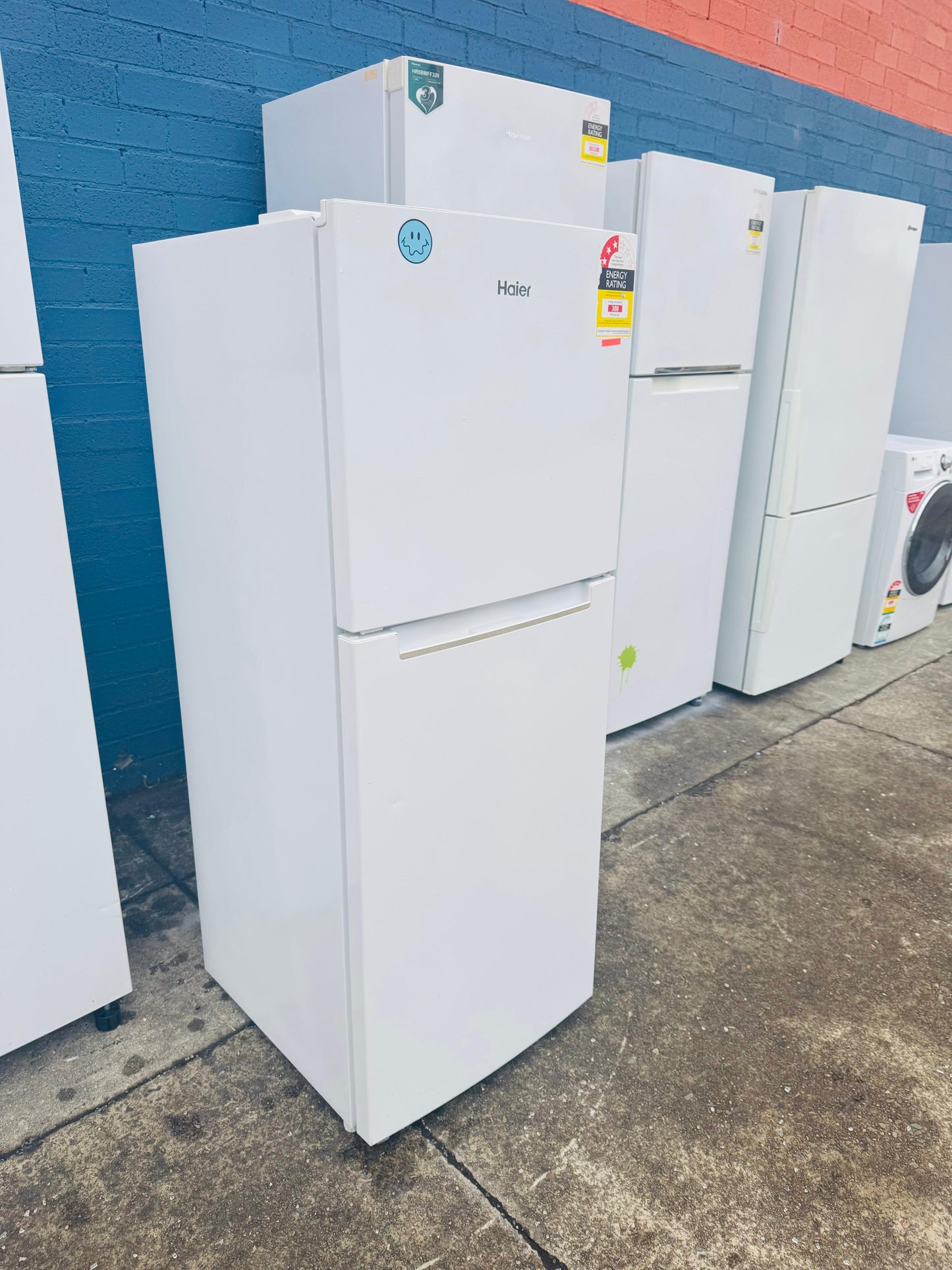 **HAIER 221 LITRES FRIDGE FREEZER**
