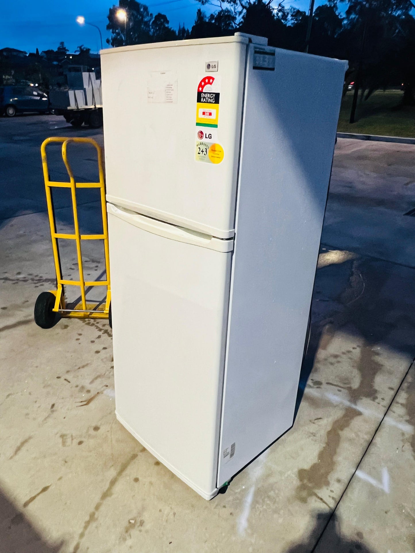 **LG 392 LITRES FRIDGE FREEZER**