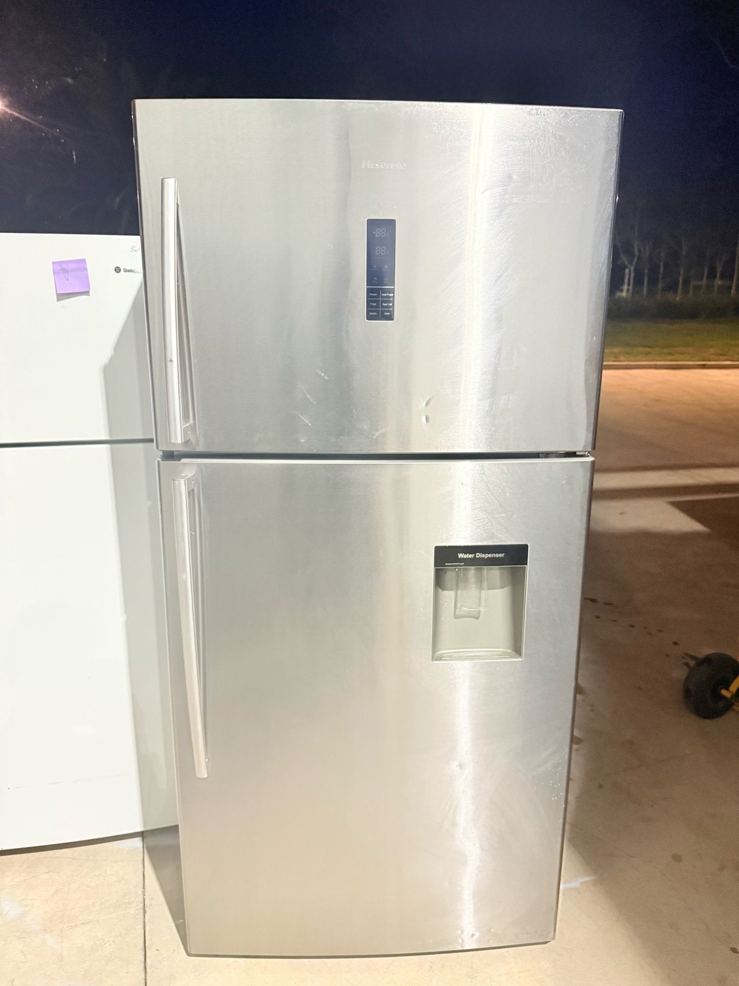 **HISENSE 593 LITRES FRIDGE FREEZER**