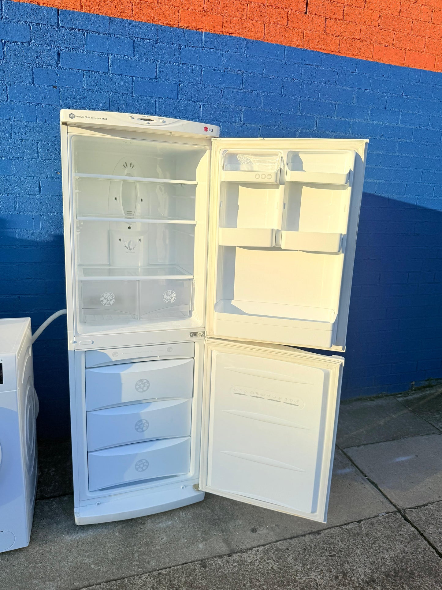 **LG 305 LITRES FRIDGE FREEZER**