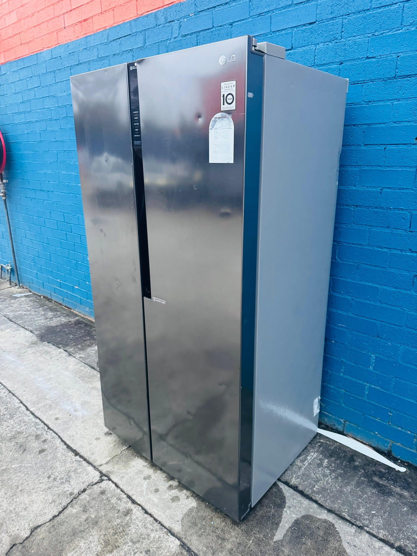 **LG 679 LITRES SIDE BY SIDE DOOR FRIDGE FREEZER**