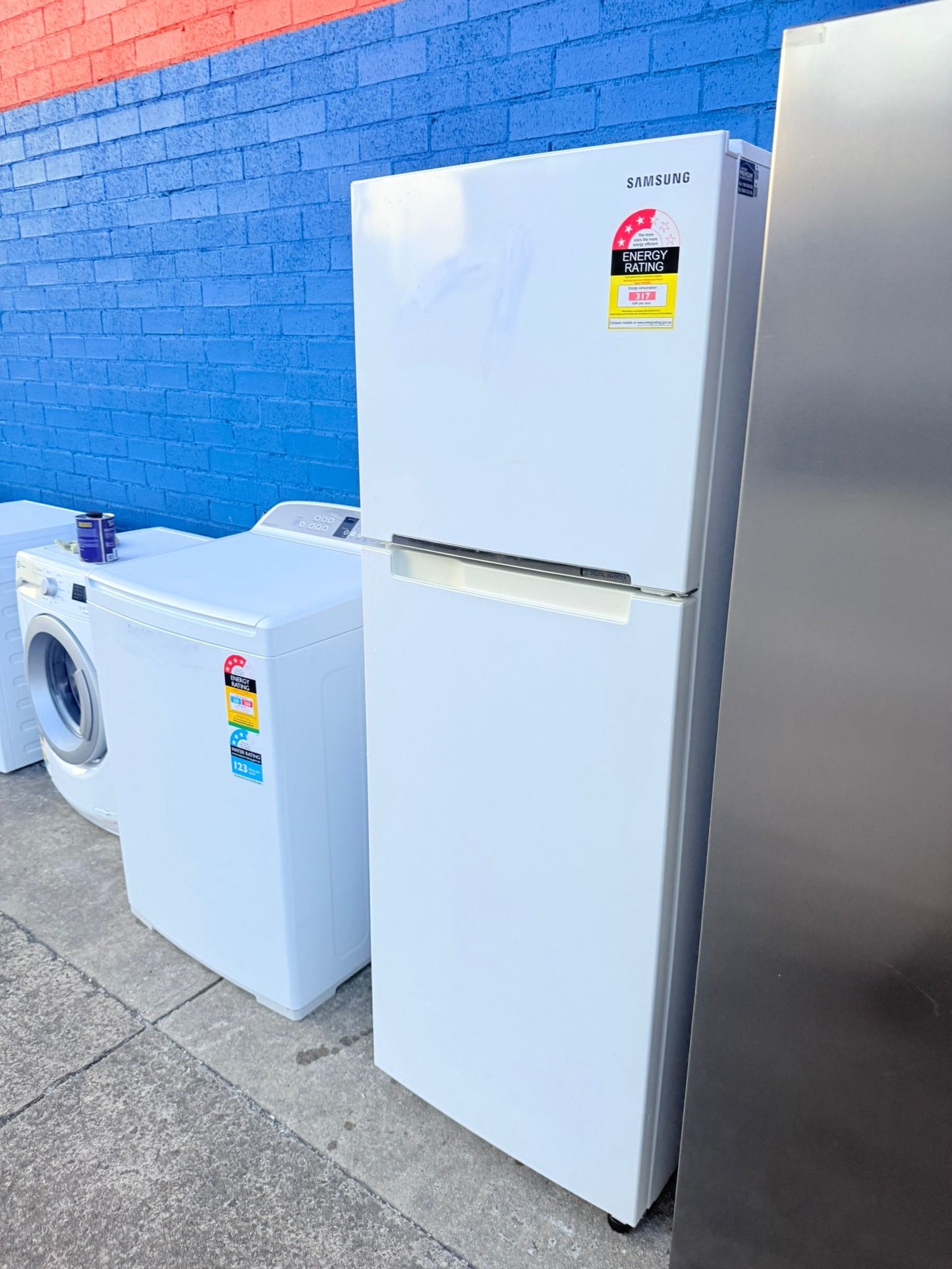 **SAMSUNG 341 LITRES FRIDGE FREEZER**
