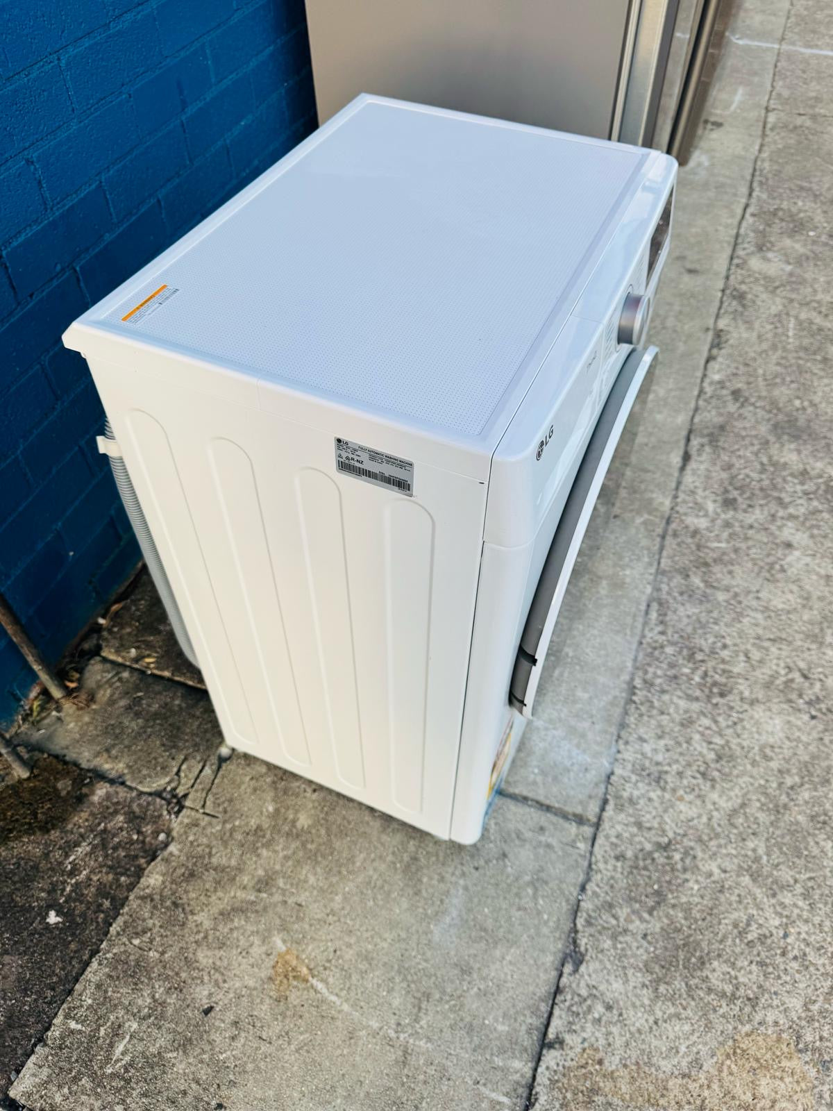 **LG 8 KGS FRONT LOADER WASHING MACHINE**
