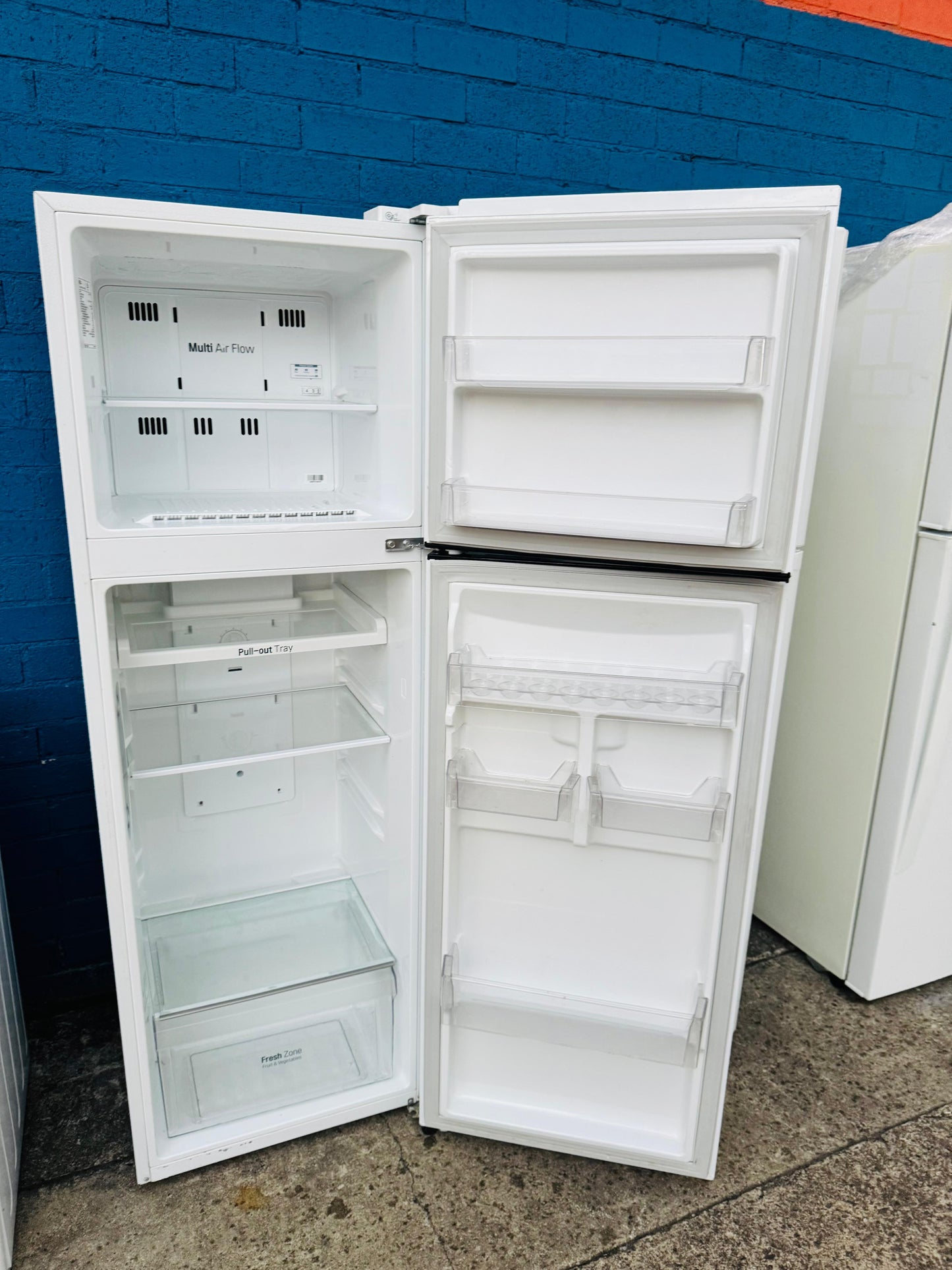 **LG 279 LITRES FRIDGE FREEZER**