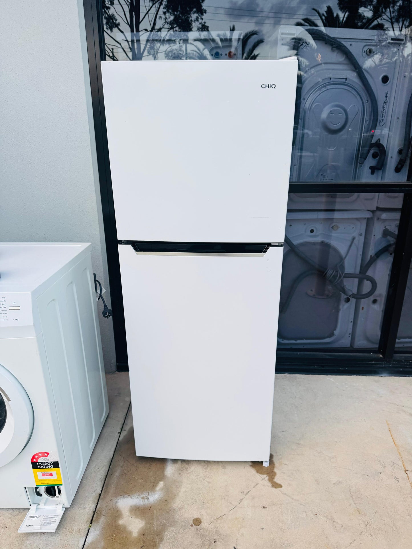 **CHIQ 202 LITRES FRIDGE FREEZER**