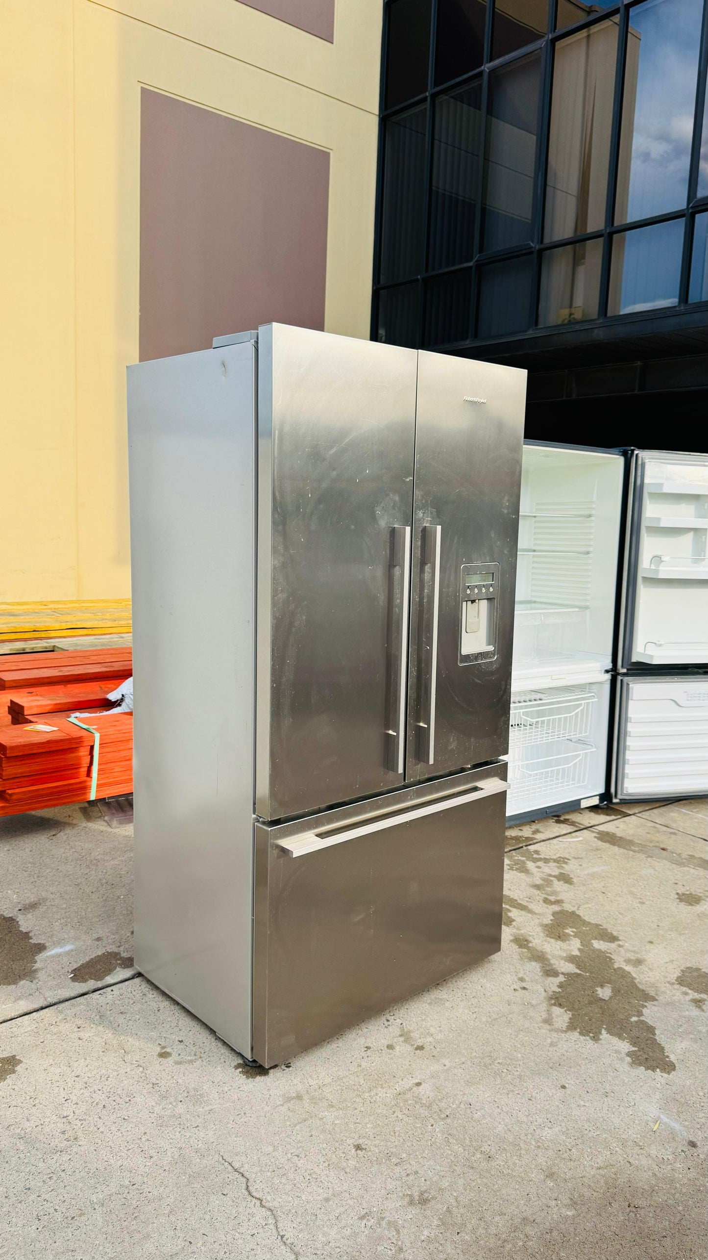 FISHER AND PAYKEL 614 LITRES FRENCH DOOR FRIDGE FREEZER
