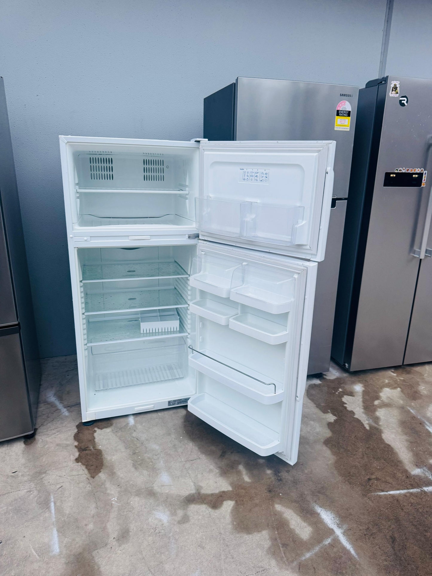 FISHER AND PAYKEL 329 LITRES FRIDGE FREEZER