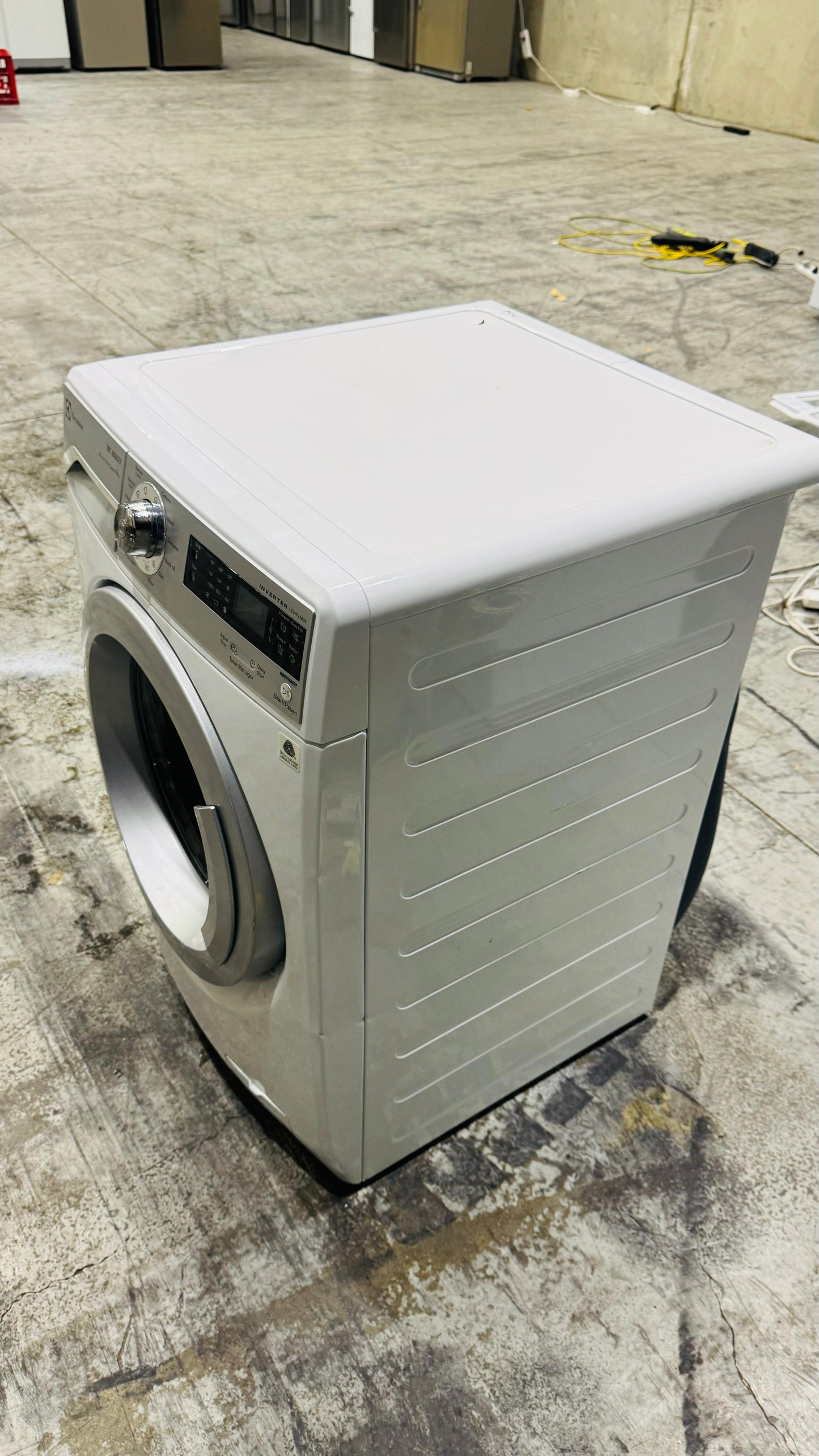 ELECTROLUX 8KGS FRONT LOADER WASHING MACHINE