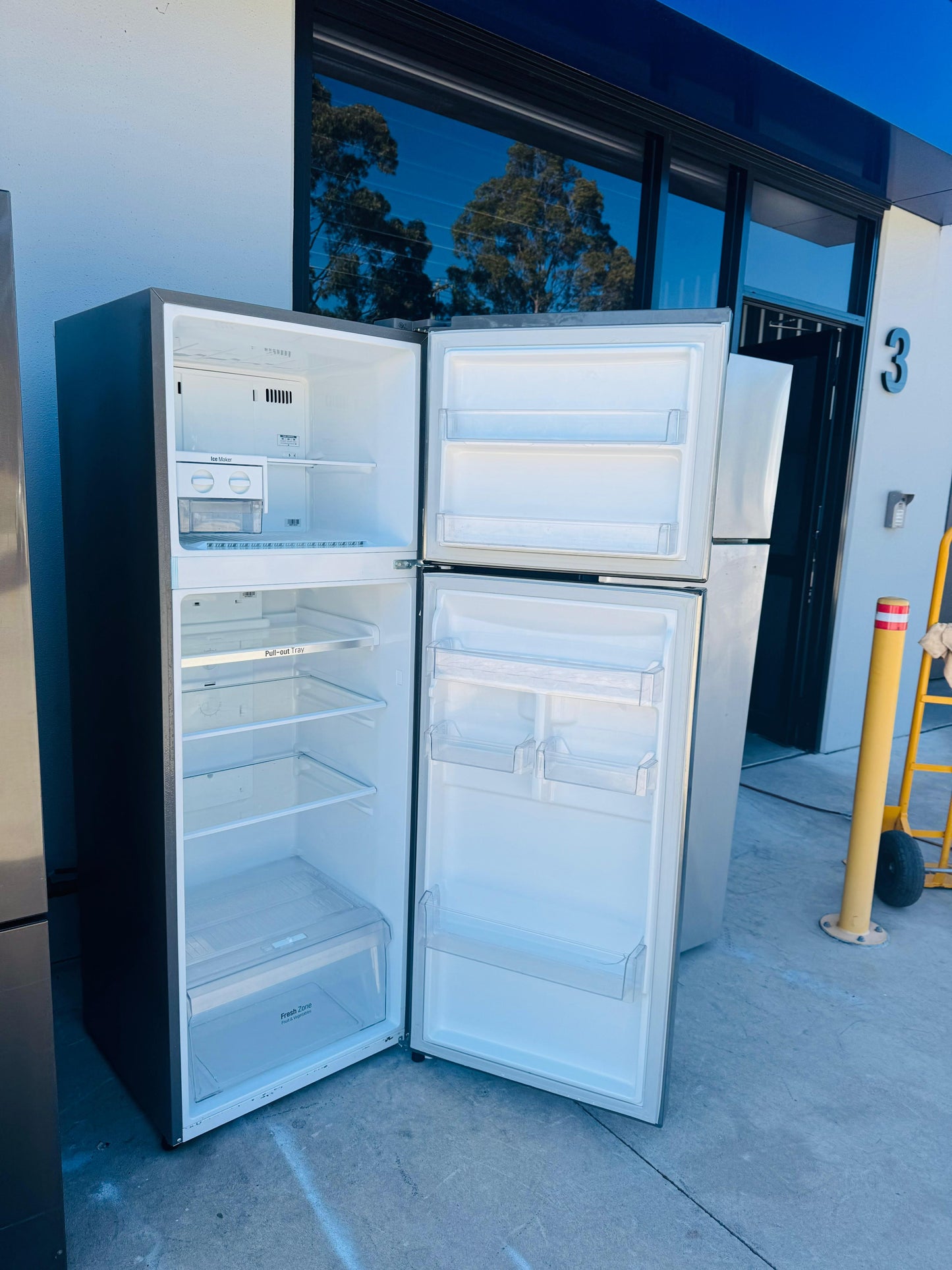 LG 332 LITRES FRIDGE AND FREEZER