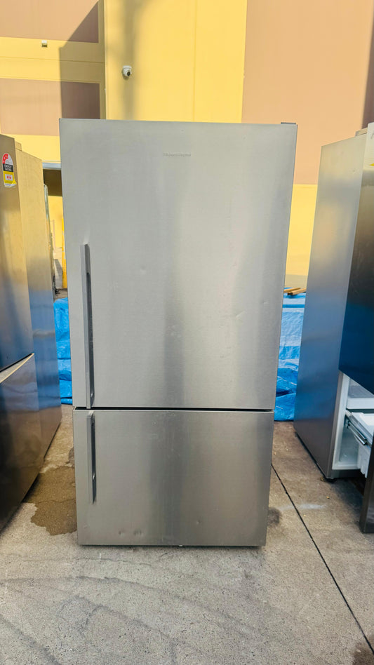 FISHER AND PAYKEL 519 LITRES FRIDGE FREEZER