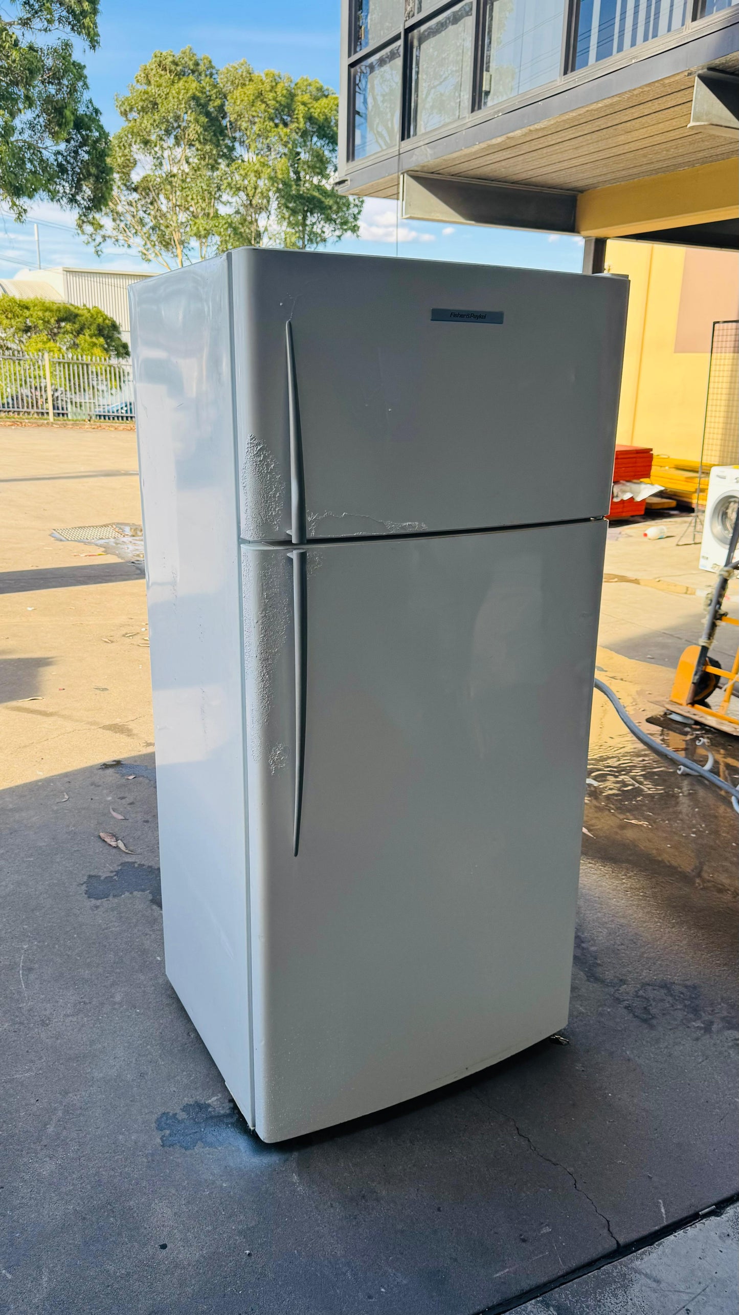 FISHER AND PAYKEL 517 LITRES FRIDGE FREEZER