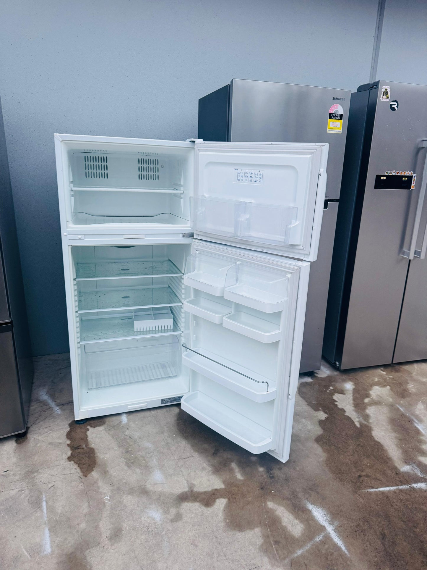 FISHER AND PAYKEL 329 LITRES FRIDGE FREEZER