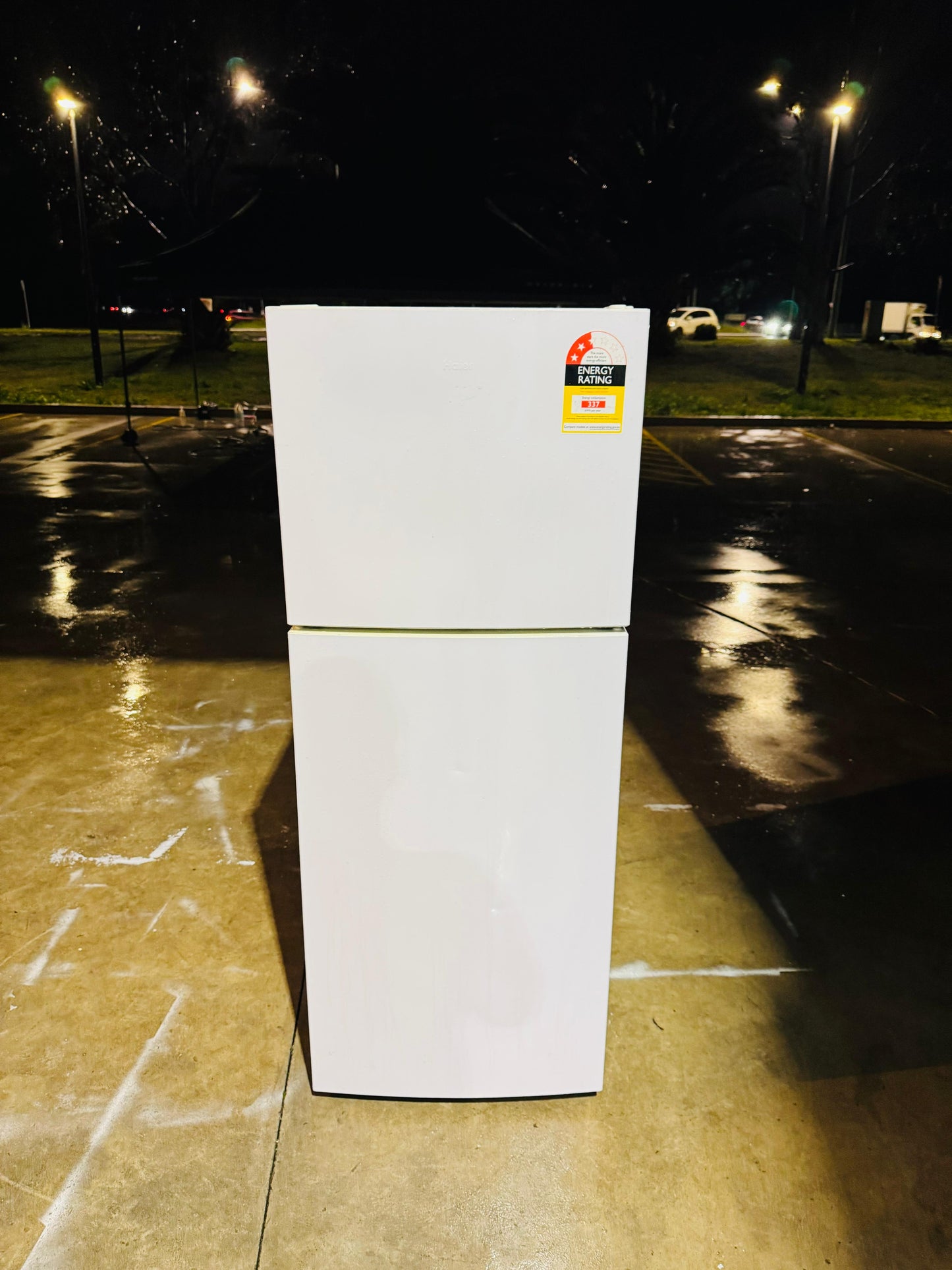 HAIER 224 LITRES FRIDGE FREEZER
