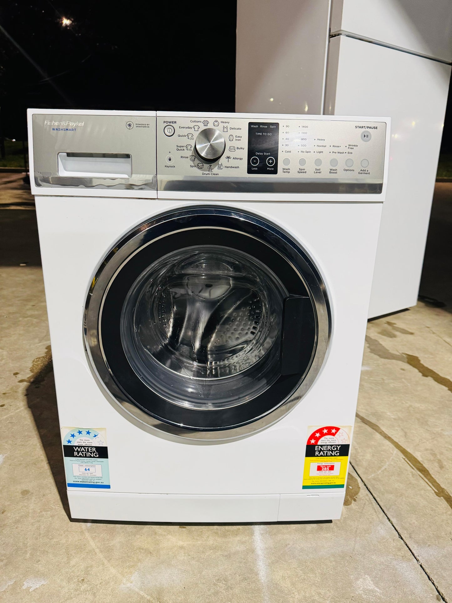 FISHER AND PAYKEL 517 LITRES FRIDGE FREEZER AND FISHER AND PAYKEL 7.5 KGS FRONT LOADER WASHIN MACHINE COMBO DEAL