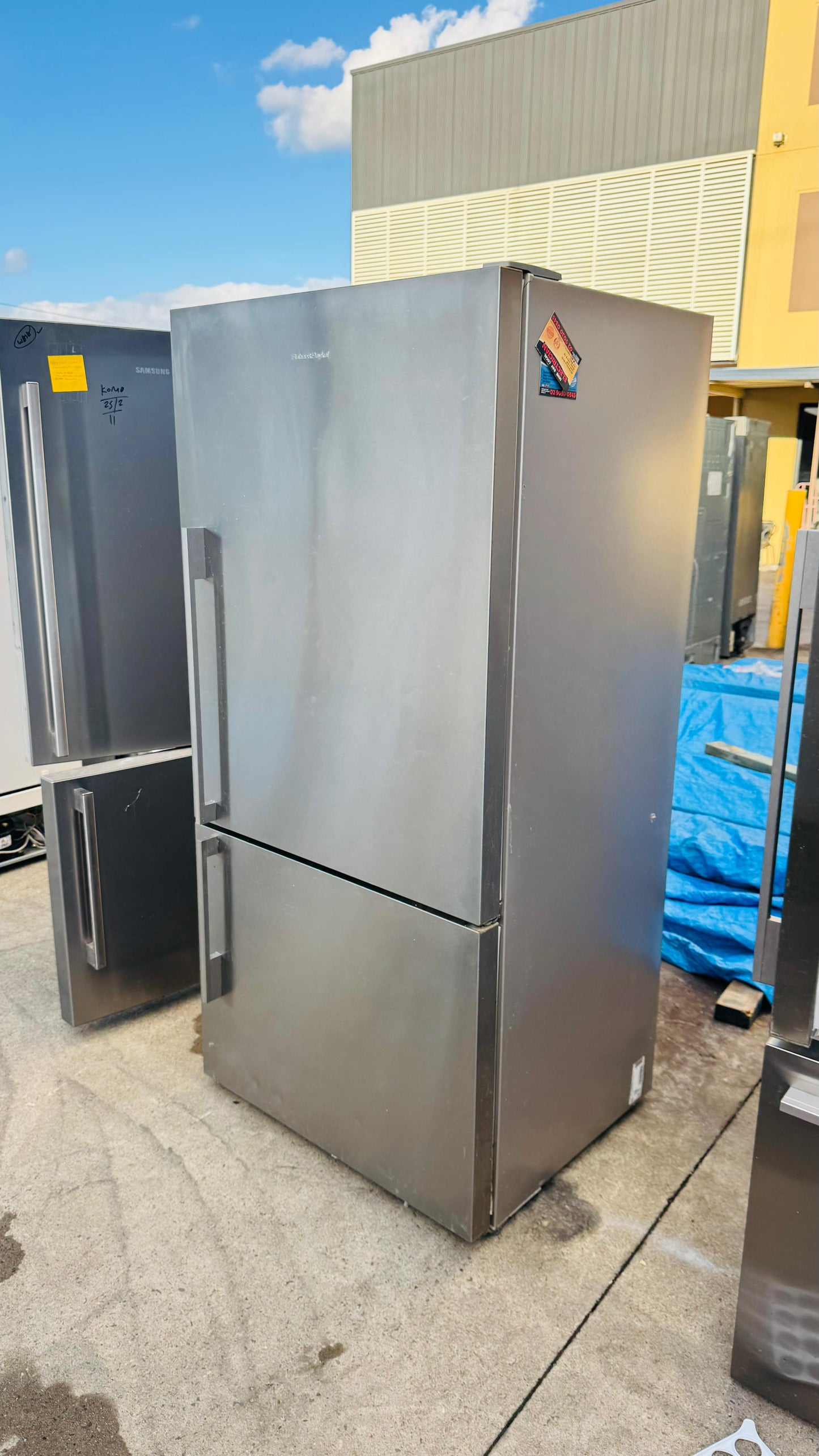 FISHER AND PAYKEL 519 LITRES FRIDGE FREEZER