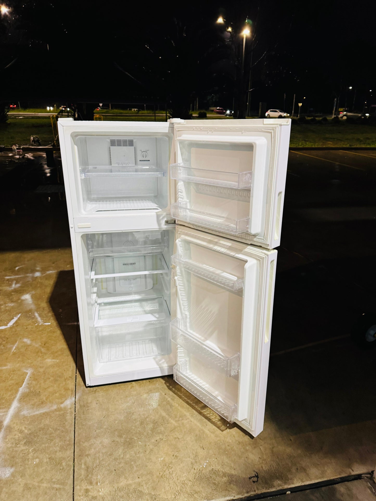 HAIER 224 LITRES FRIDGE FREEZER