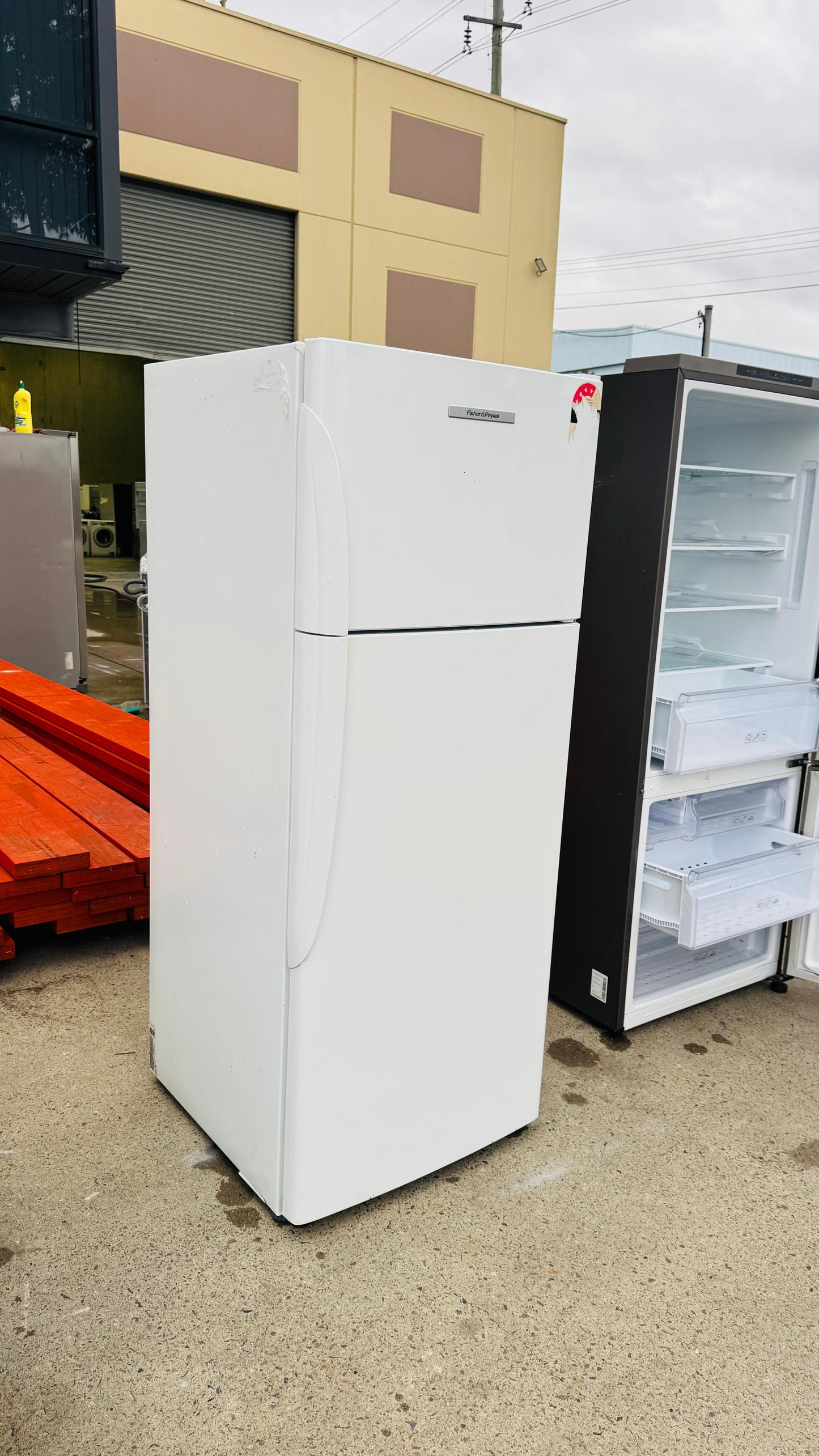 FISHER AND PAYKEL 380 LITRES FRIDGE FREEZER