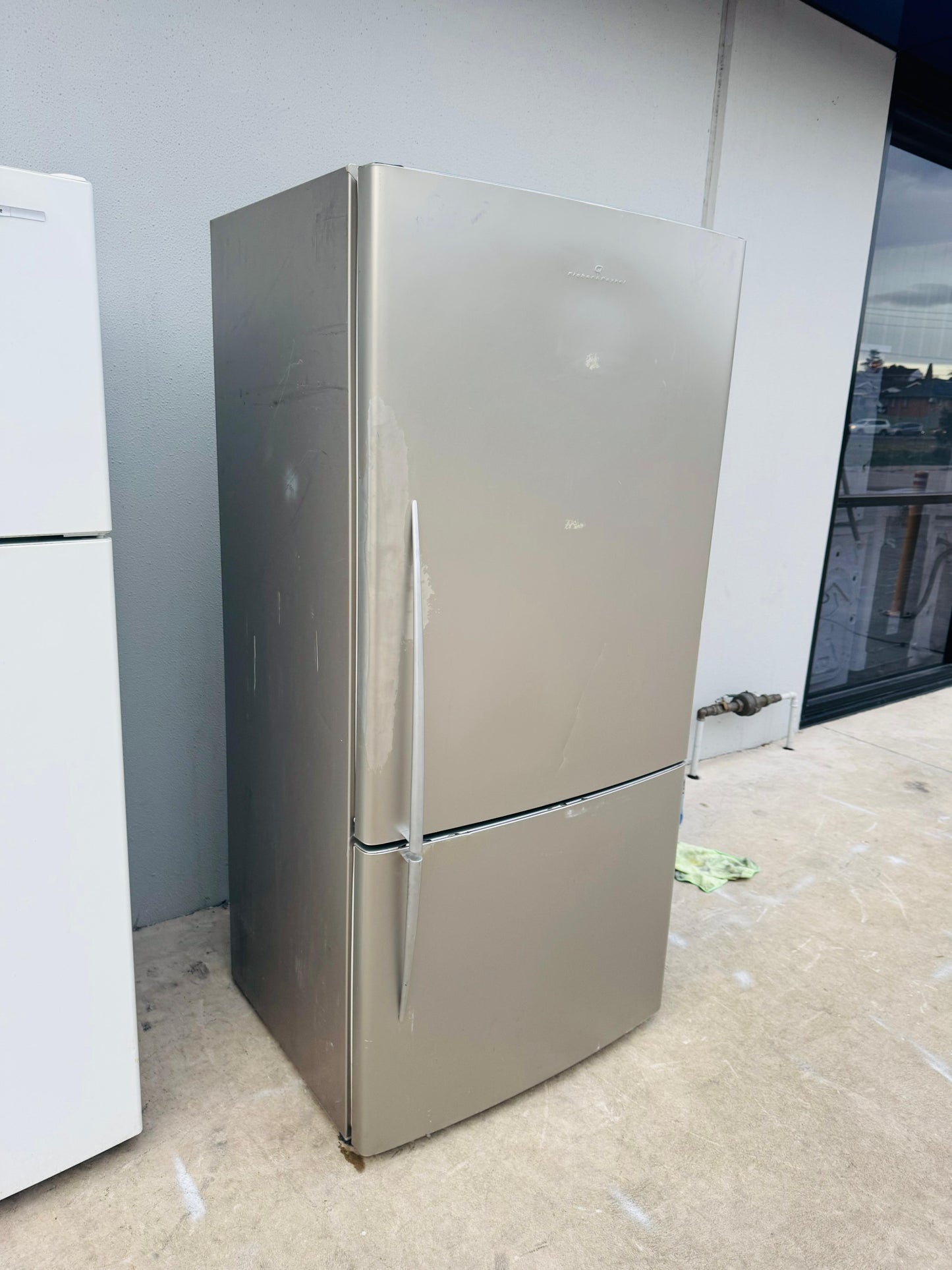 FISHER AND PAYKEL 519 LITRES FRIDGE FREEZER