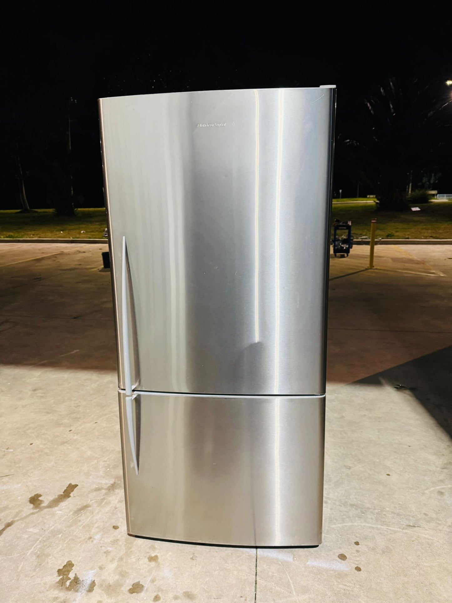 FISHER AND PAYKEL 519 LITRES FRIDGE FREEZER
