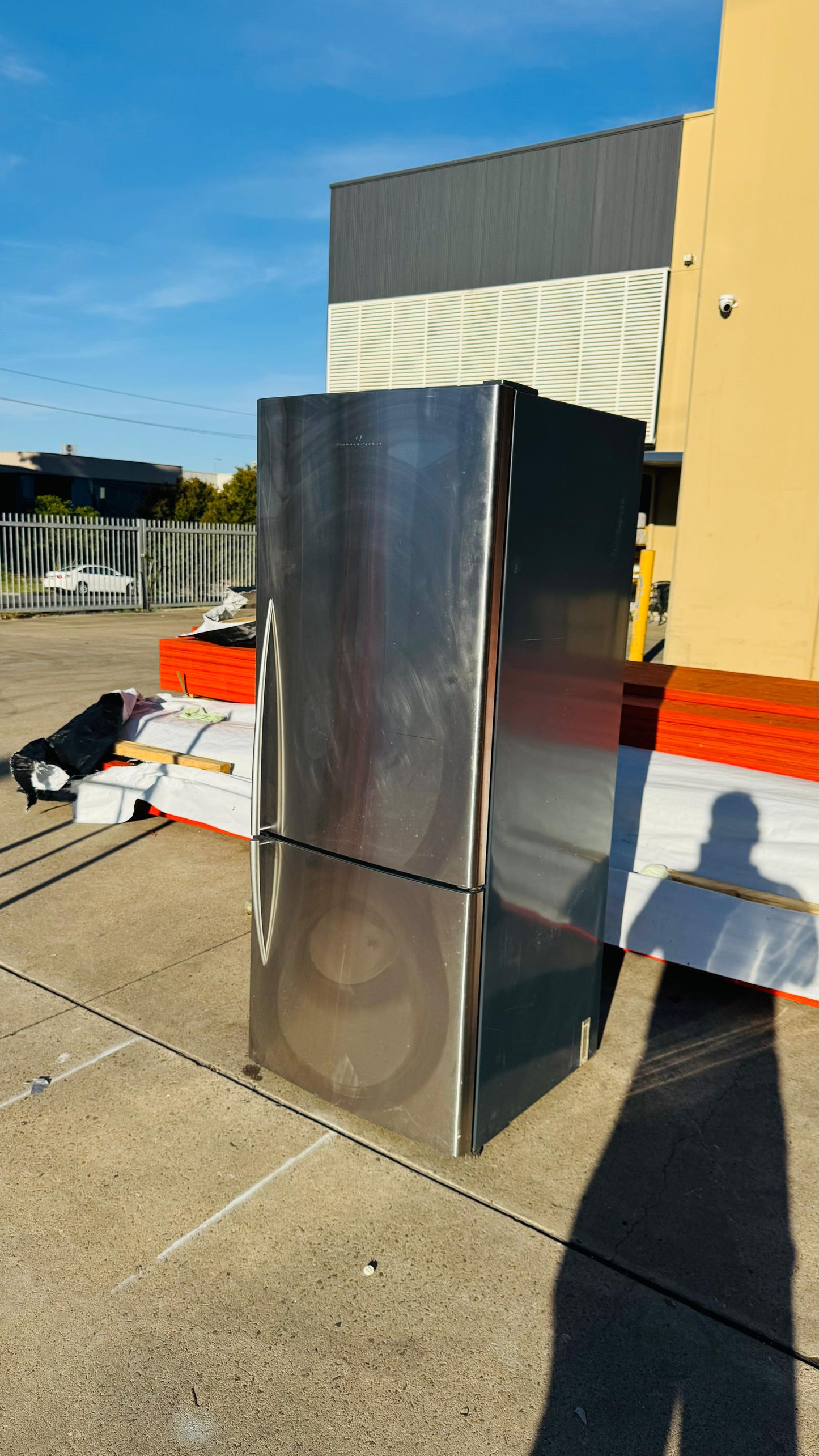 FISHER AND PAYKEL 442 LITRES FRIDGE FREEZER