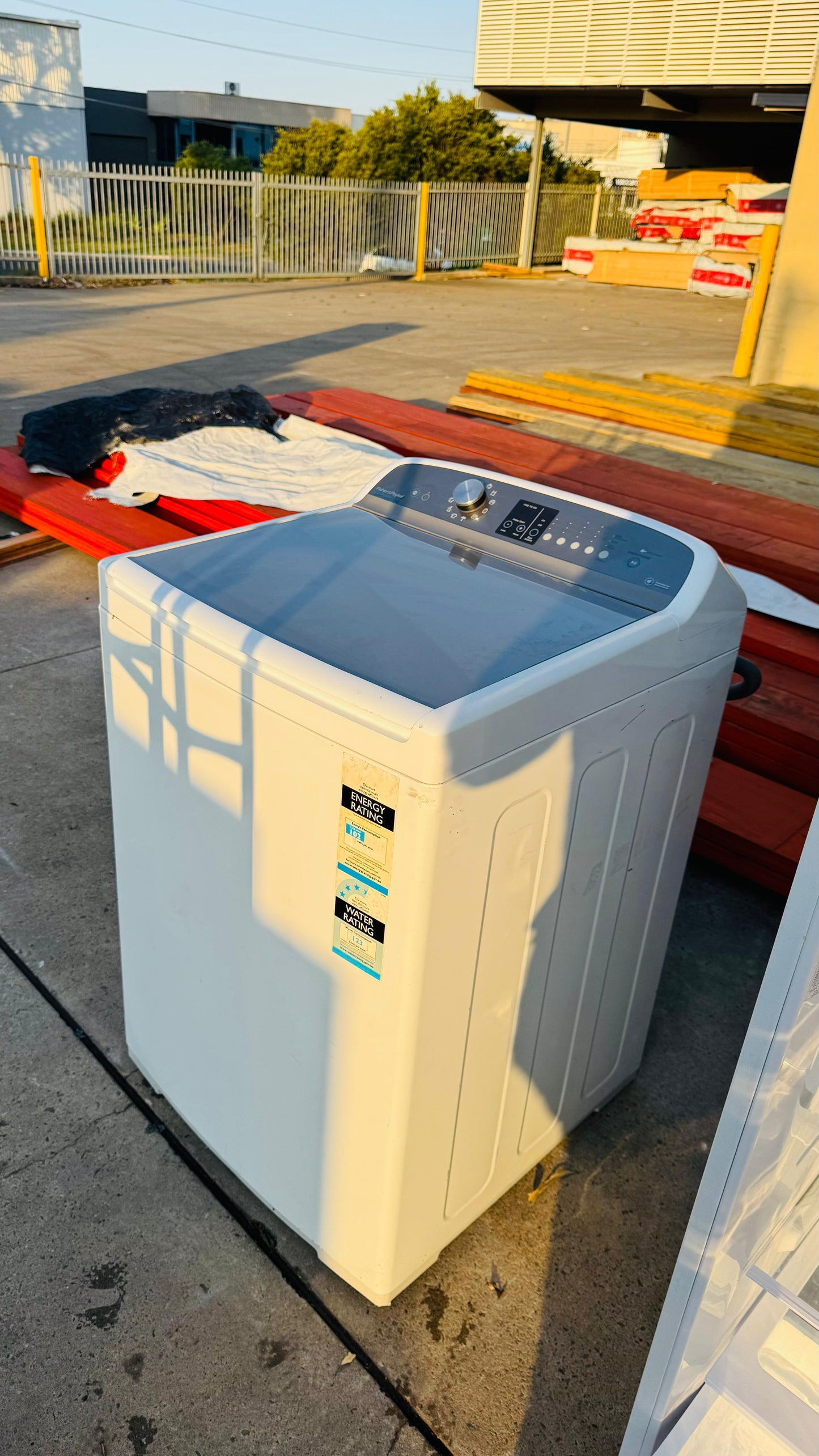 FISHER AND PAYKEL 10KGS TOP LOADER WASHING MACHINE