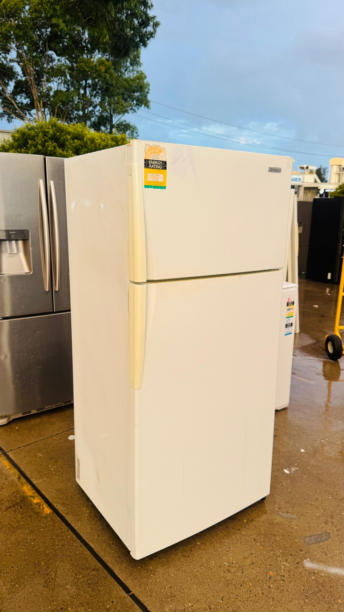 WESTINGHOUSE 520 LITRES FRIDGE FREEZER