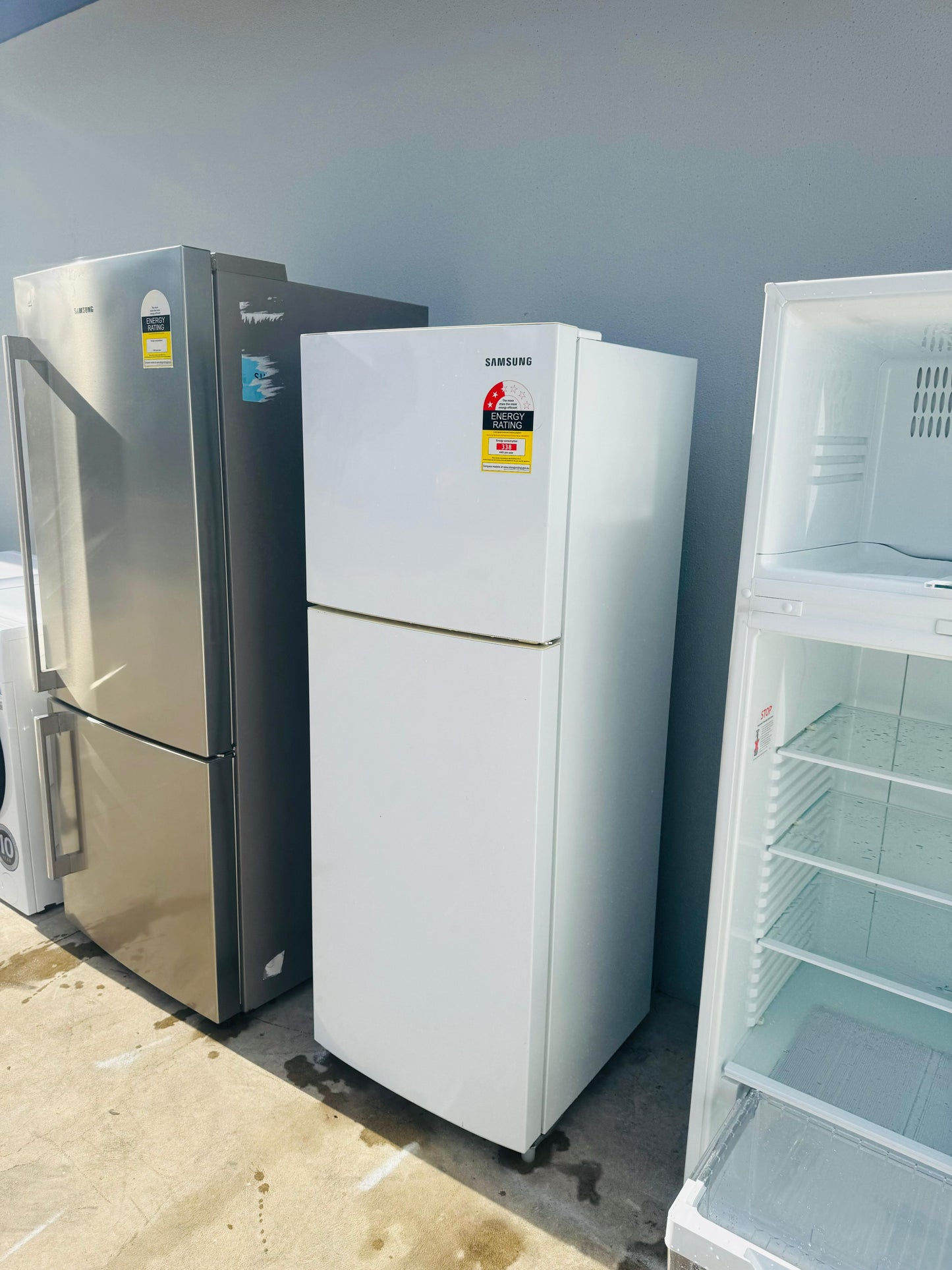 SAMSUNG 238 LITRES FRIDGE FREEZER
