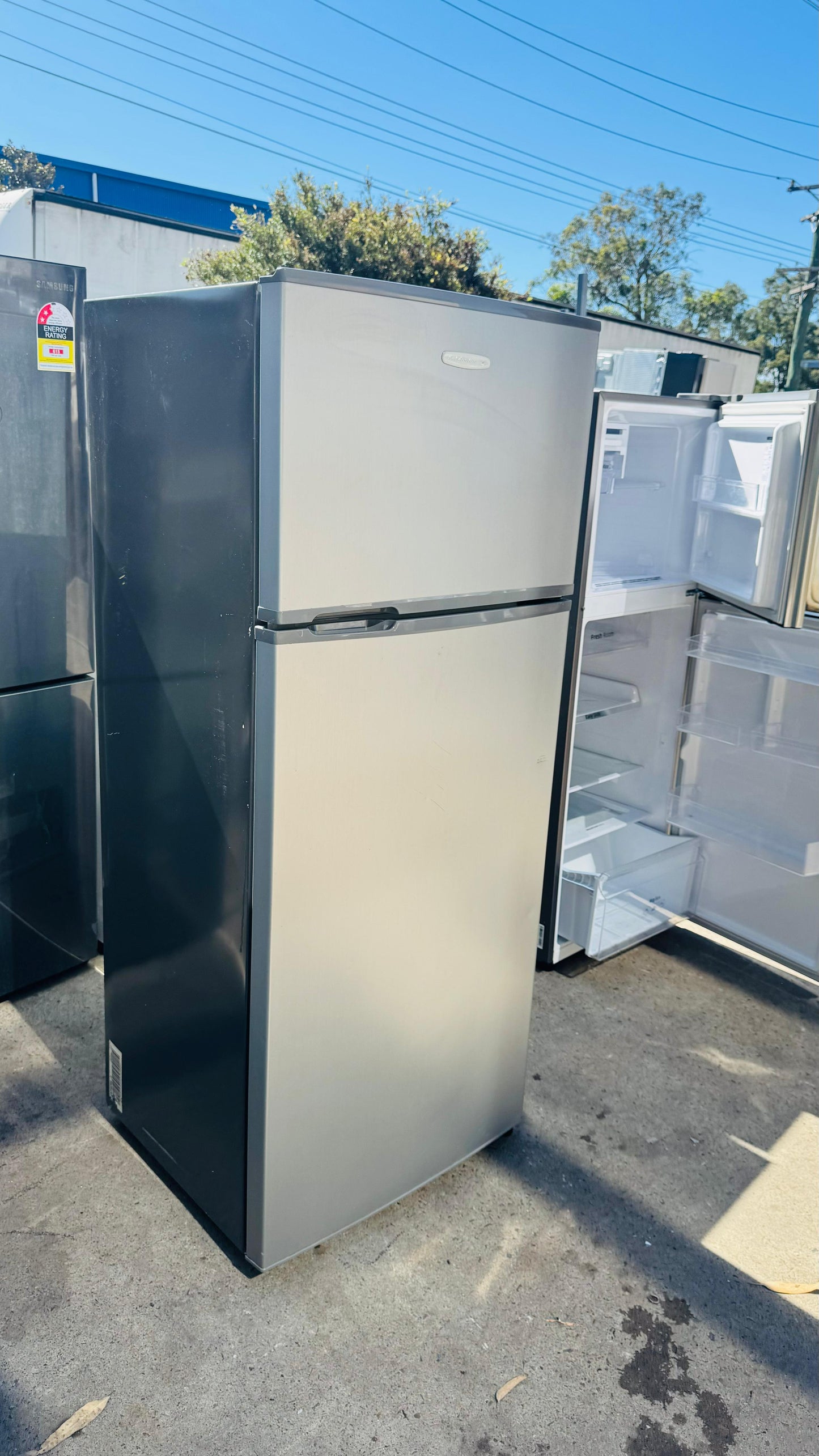 WESTINGHOUSE 390 LITRES FRIDGE FREEZER