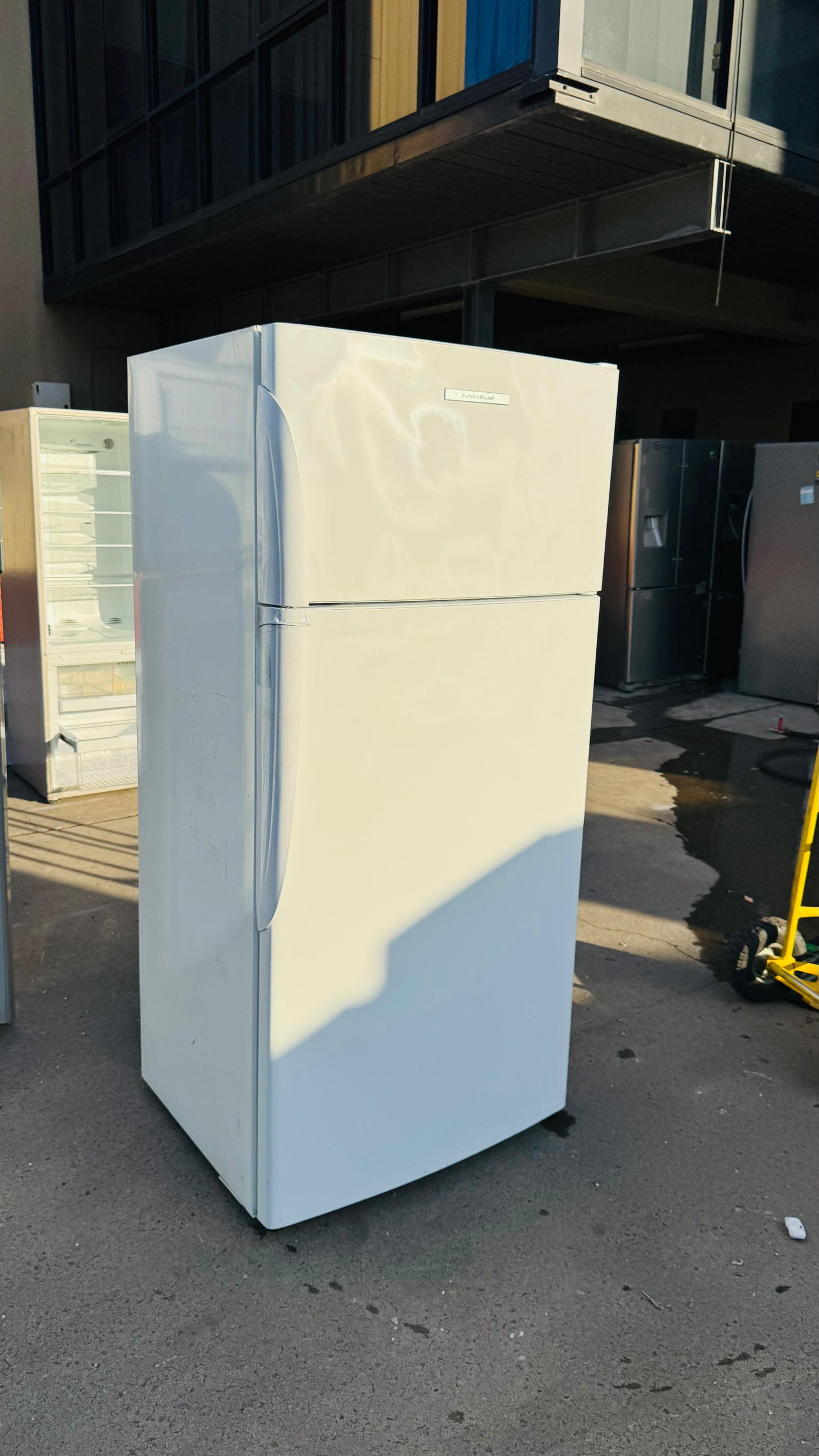 FISHER AND PAYKEL 517 LITRES FRIDGE FREEZER