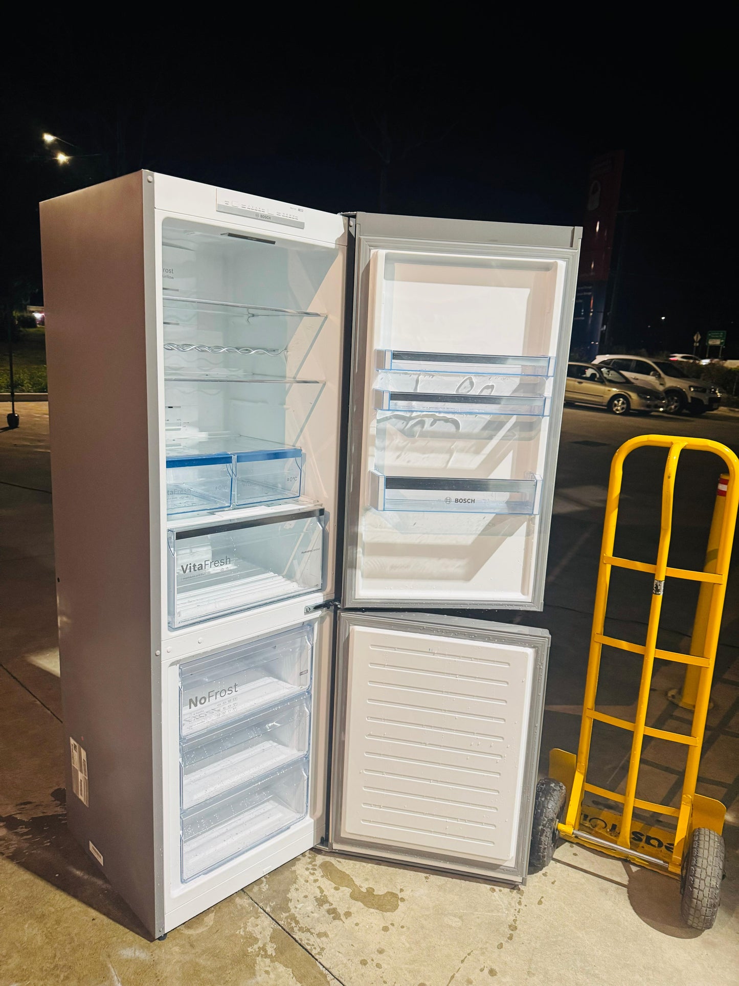 BOSCH 351 LITRES FRIDGE FREEZER