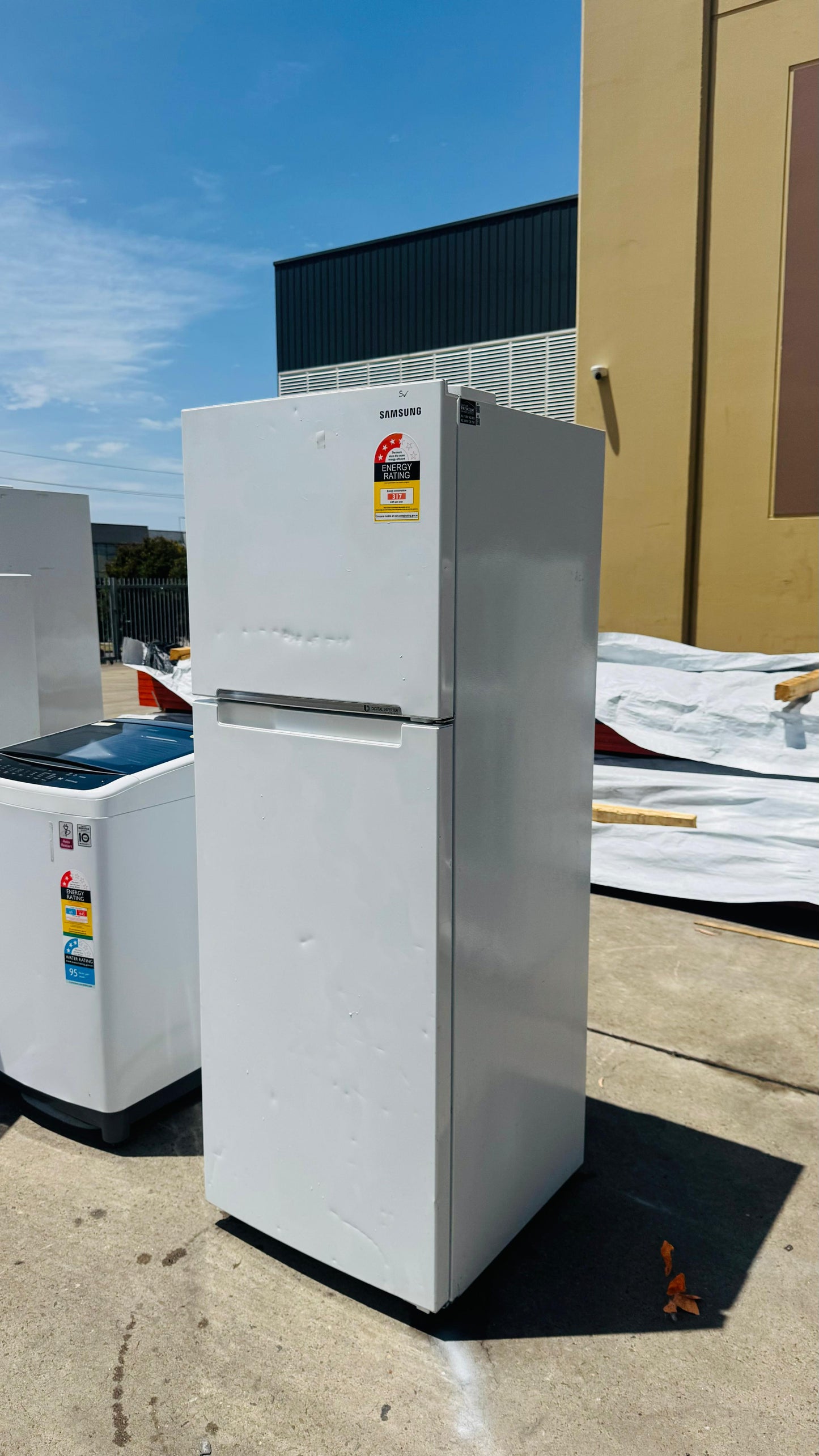 SAMSUNG 341 LITRES FRIDGE FREEZER