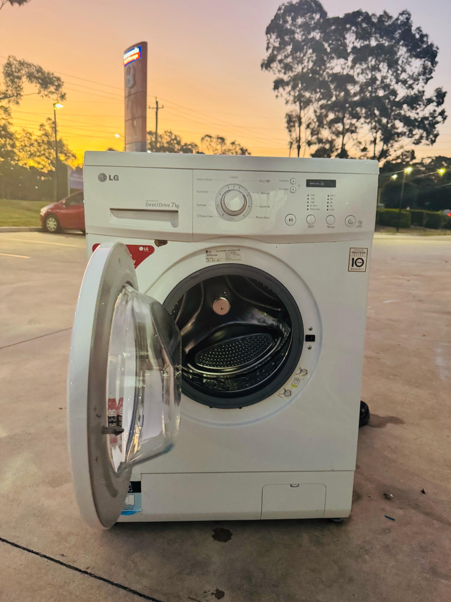 **LG 7KGS FRONT LOADER WASHING MACHINE** FREE DELIVERY