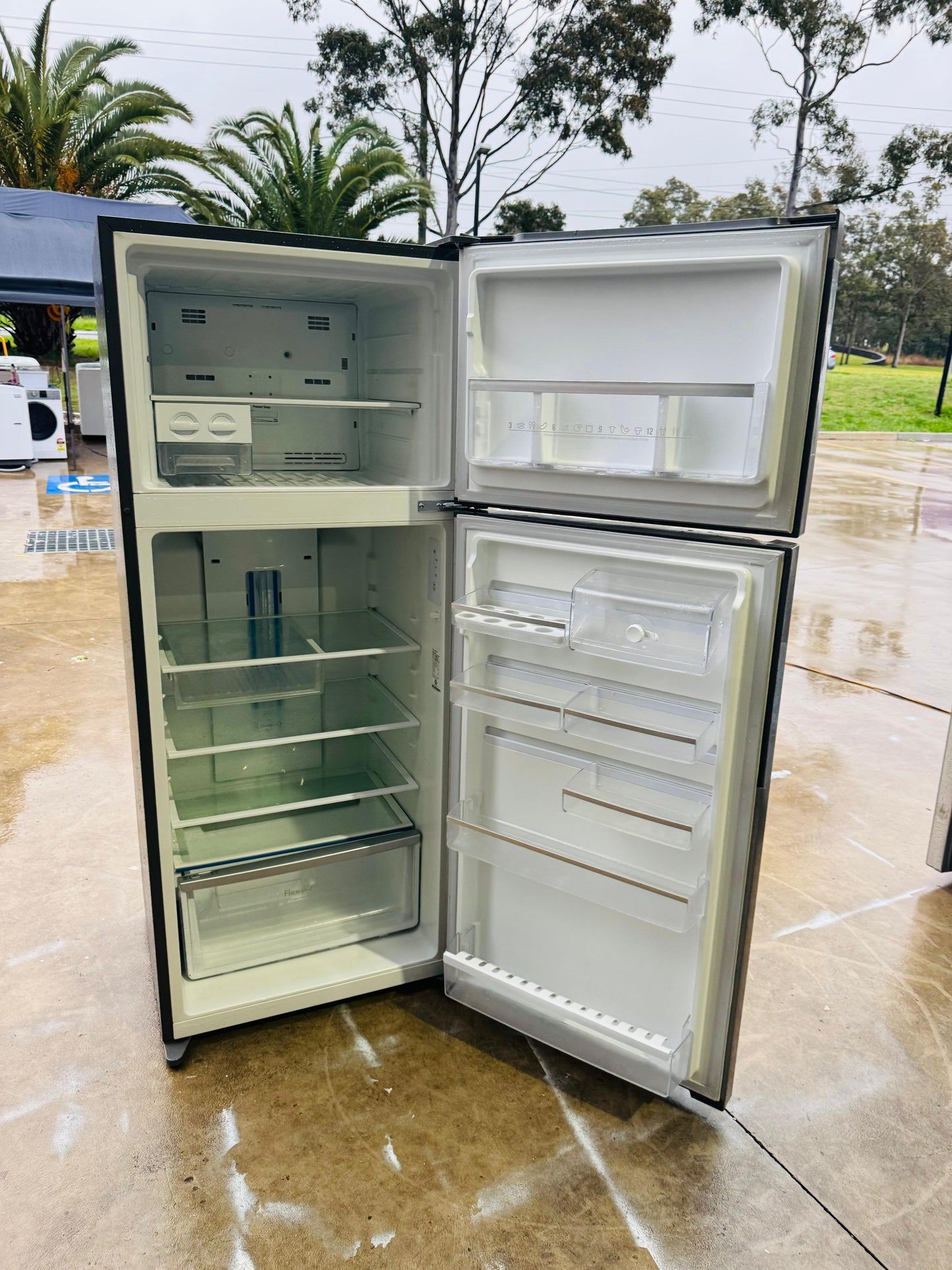 WESTINGHOUSE 462 LITRES FRIDGE FREEZER