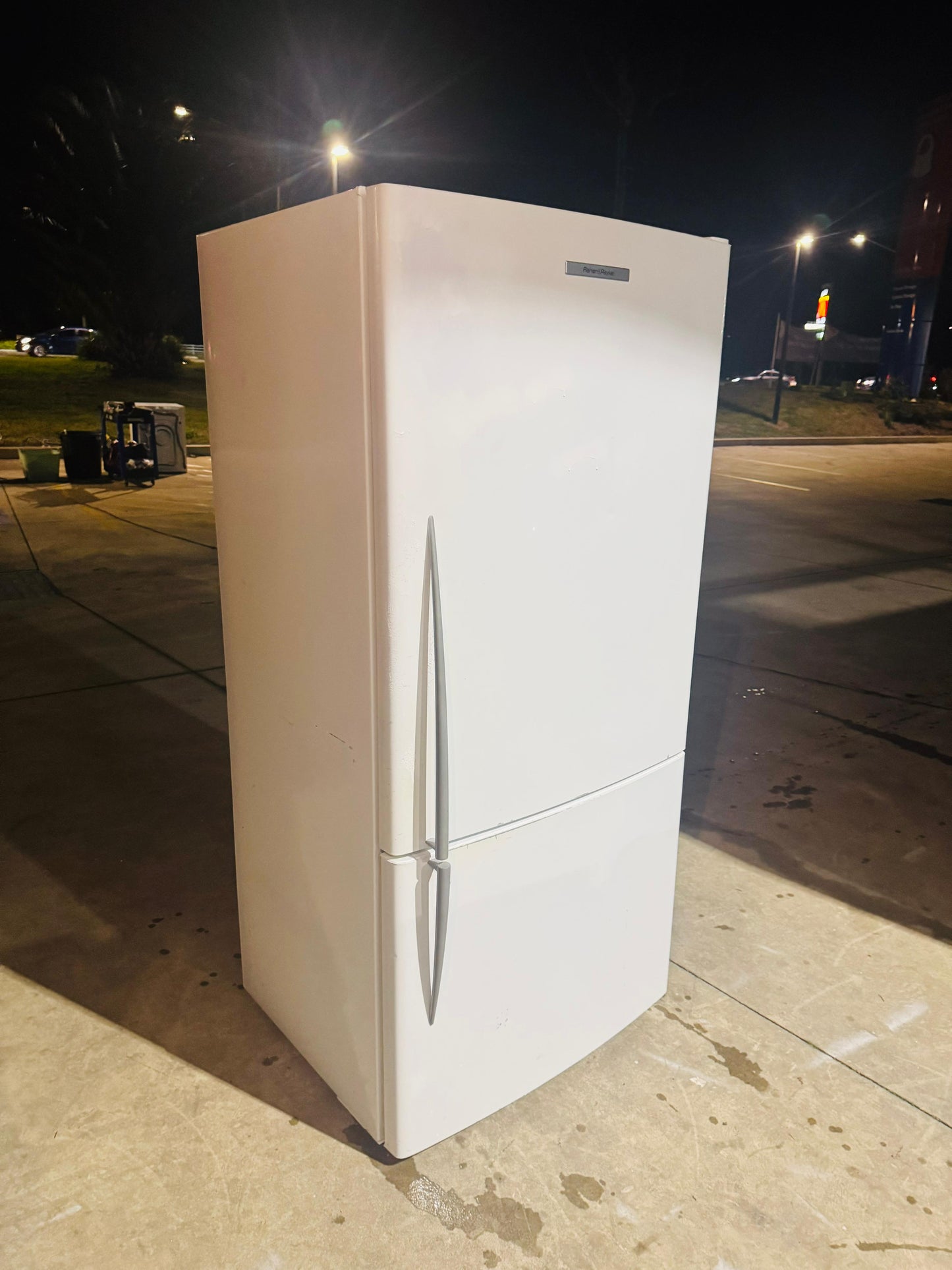 FISHER AND PAYKEL 519 LITRES FRIDGE FREEZER