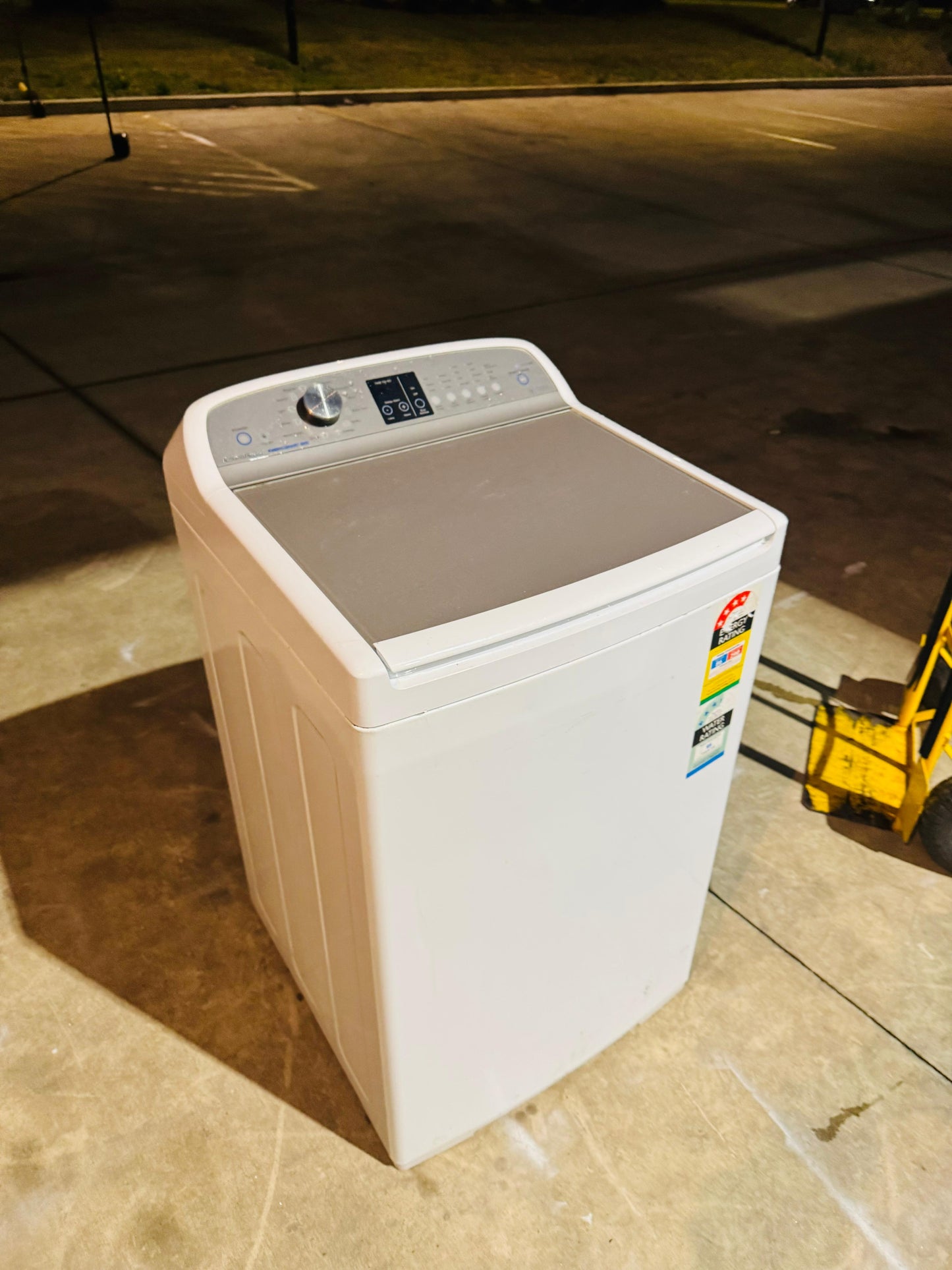 FISHER AND PAYKEL 8KGS TOP LOADER WASHING MACHINE