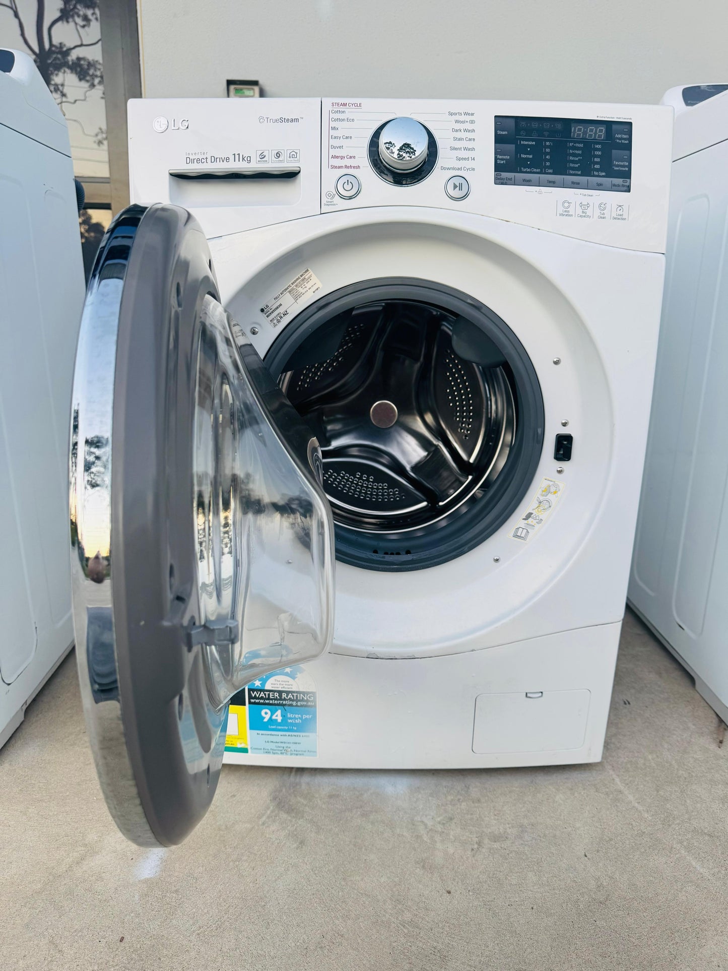 LG 11 KGS FRONT LOADER WASHING MACHINE