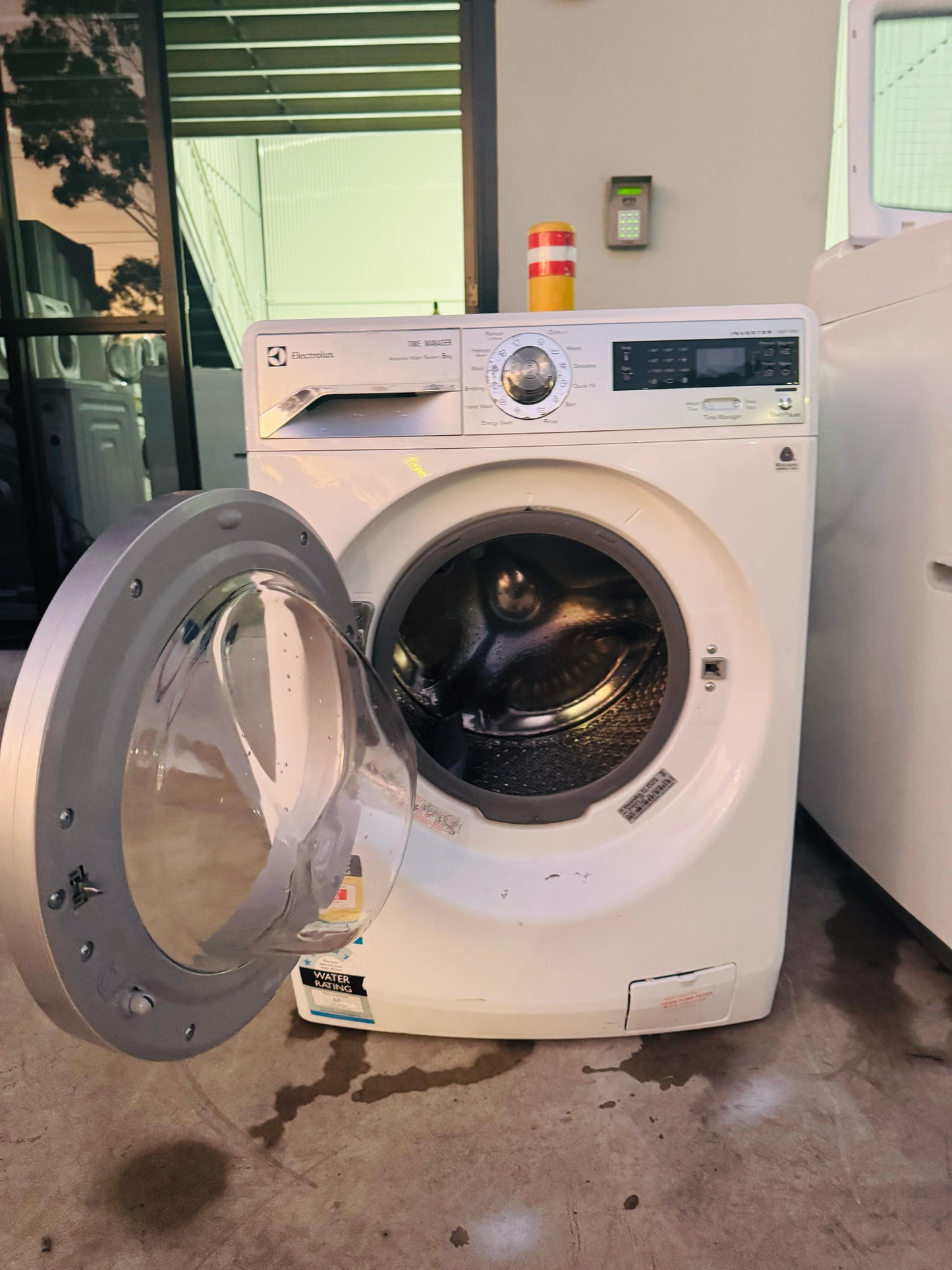 **ELECTROLUX 8KGS FRONT LOADER WASHING MACHINE** FREE DELIVERY