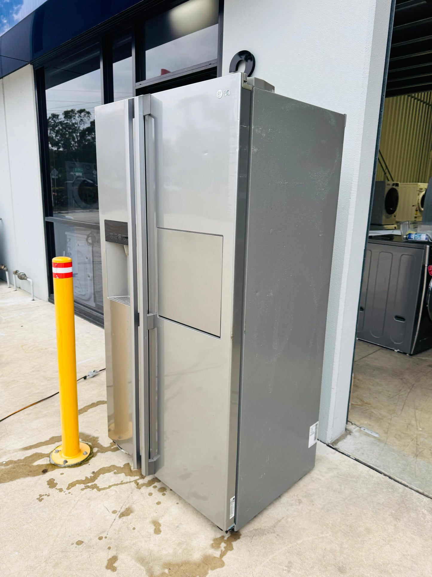 LG SIDE BY SIDE 567 FRIDGE FREEZER
