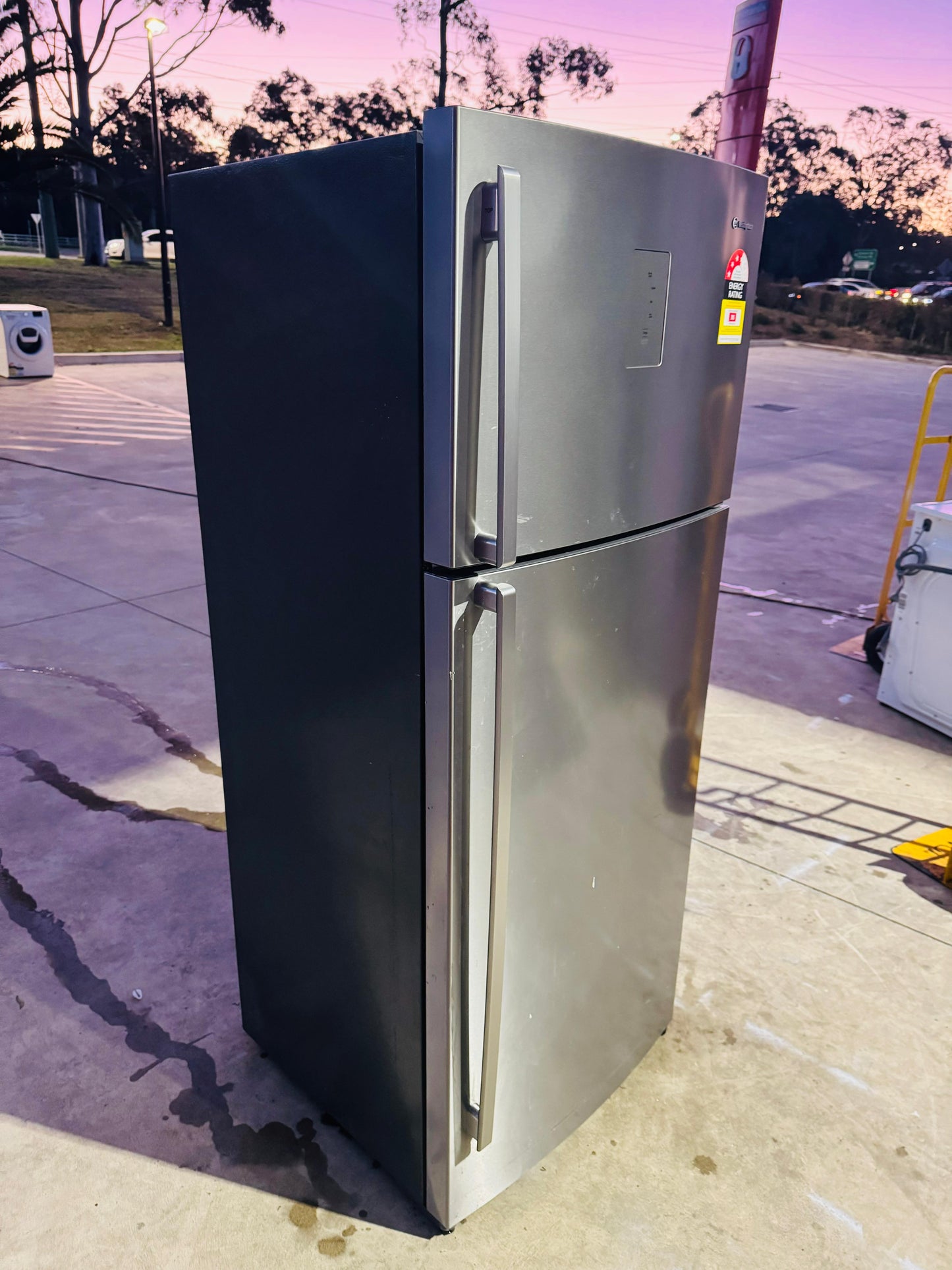 WESTING HOUSE 462 LITRES FRIDGE FREEZER