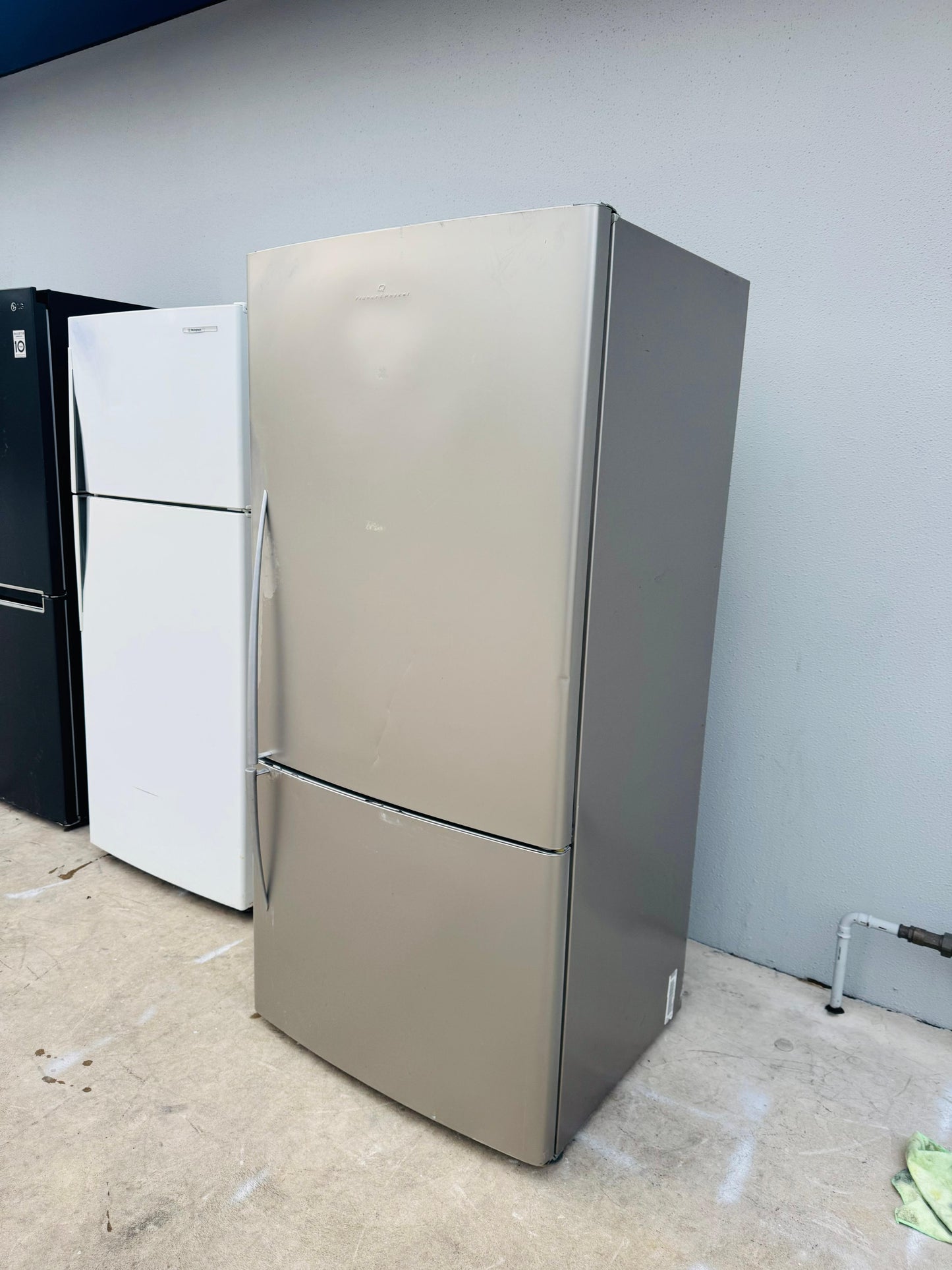 FISHER AND PAYKEL 519 LITRES FRIDGE FREEZER