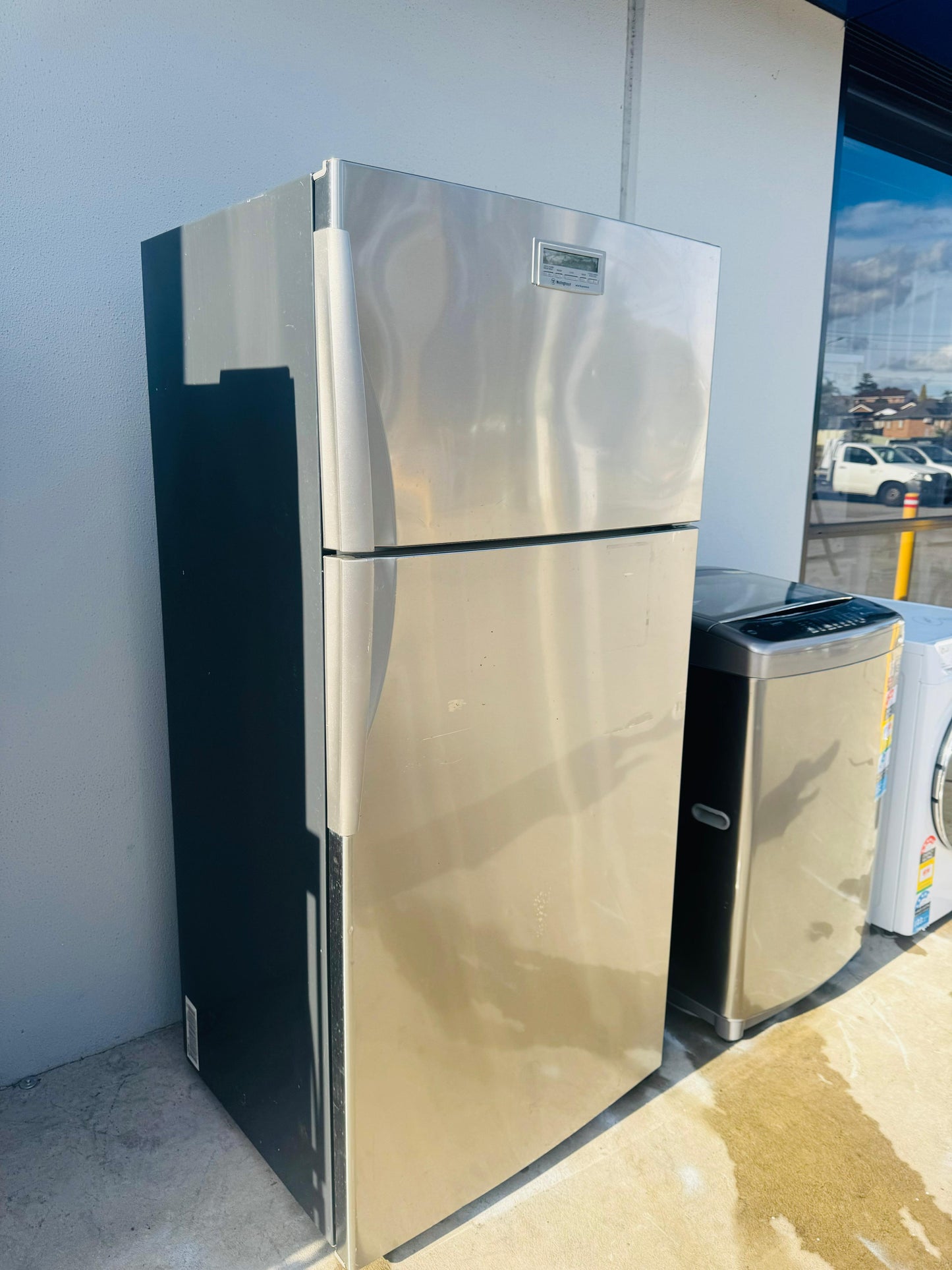 WESTING HOUSE 517 LITRES FRIDGE FREEZER