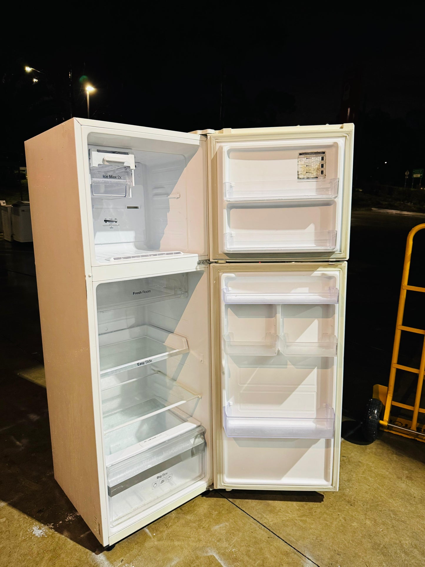 SAMSUNG 341 LITRES FRIDGE FREEZER