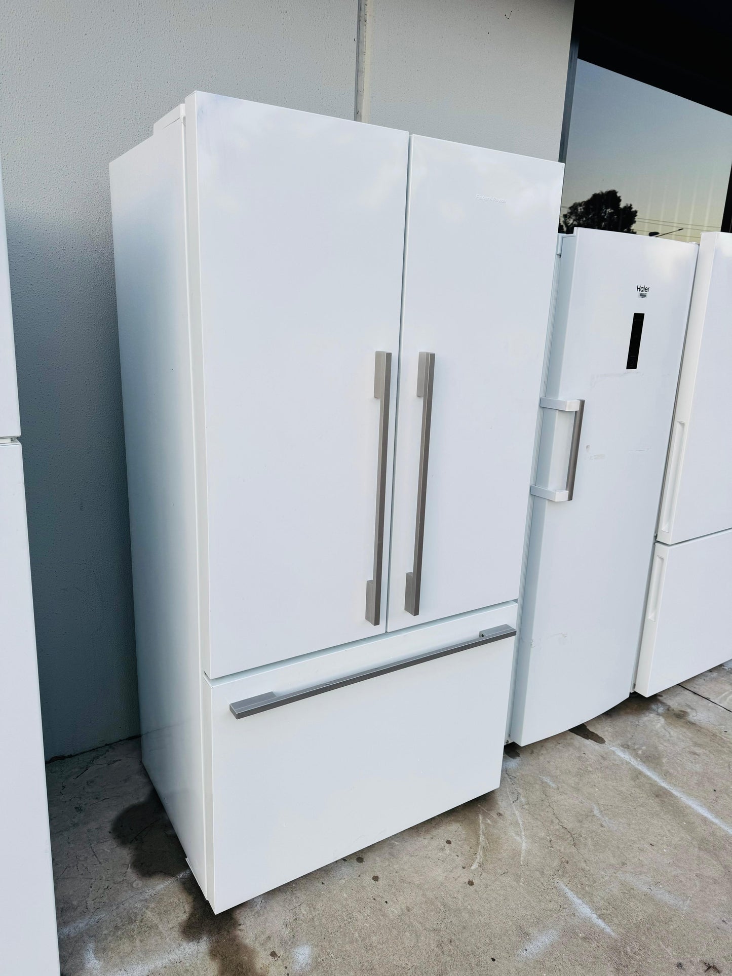 FISHER & PAYKEL 614 LITRES FRENCH DOOR FRIDGE FREEZER
