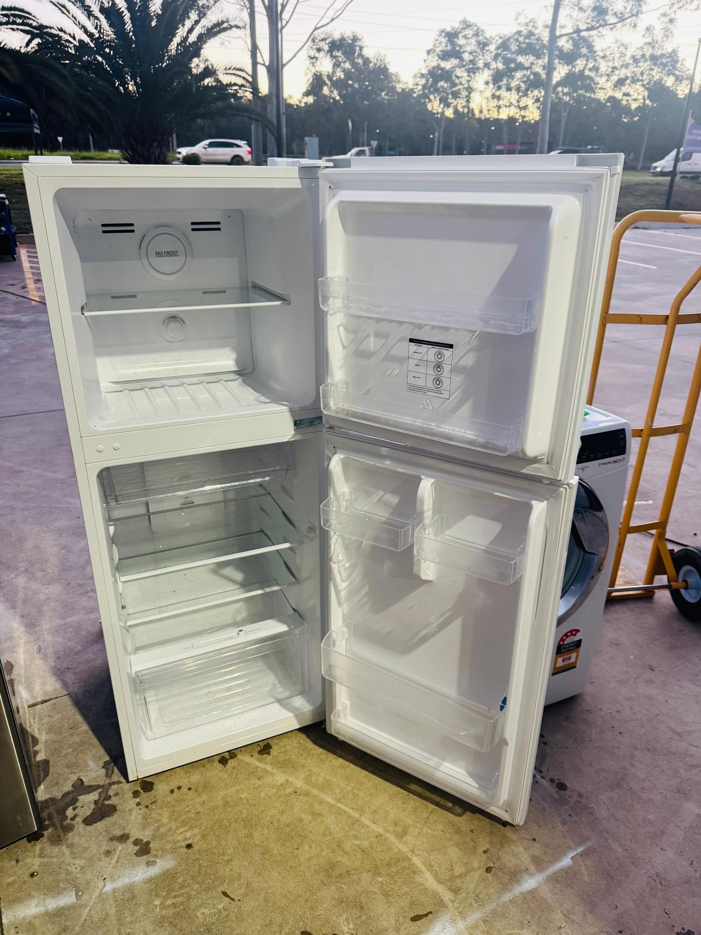 HAIER 220 LITRES FRIDGE FREEZER