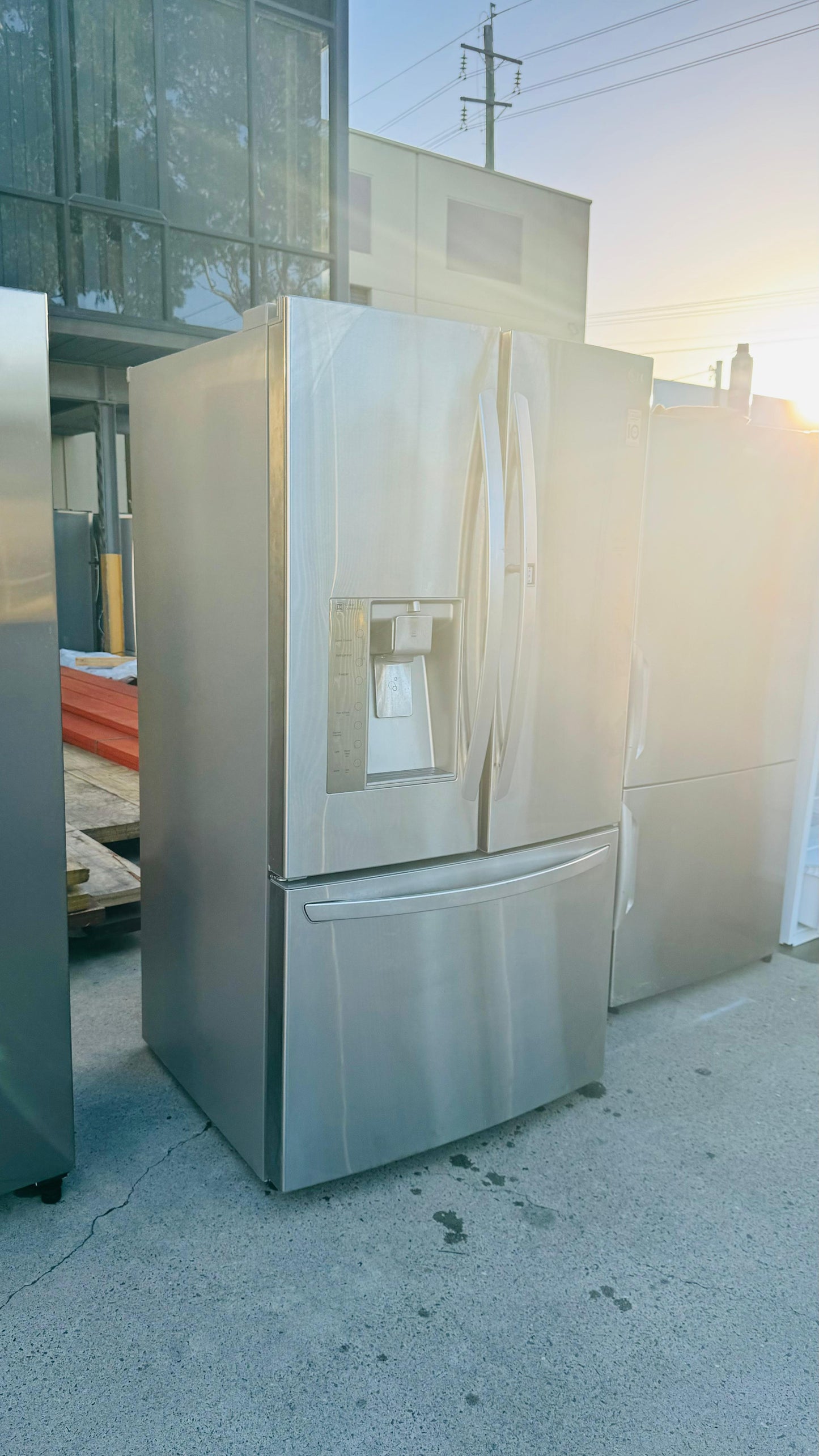 LG FRENCH DOOR 907 LITRES FRIDGE FREEZER