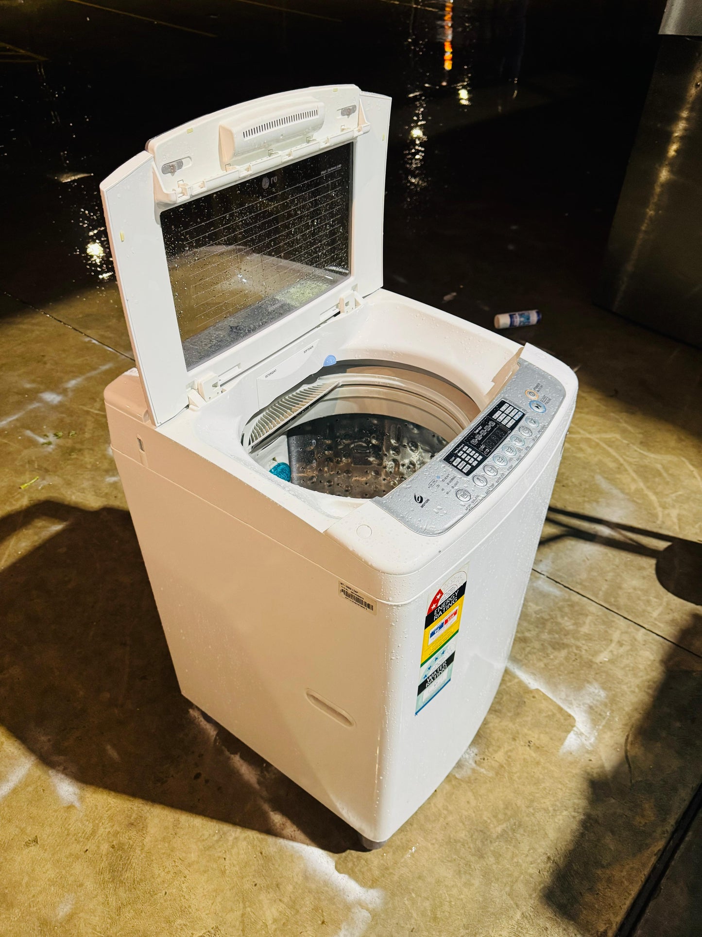 LG 6.5KGS TOP LOADER WASHING MACHINE